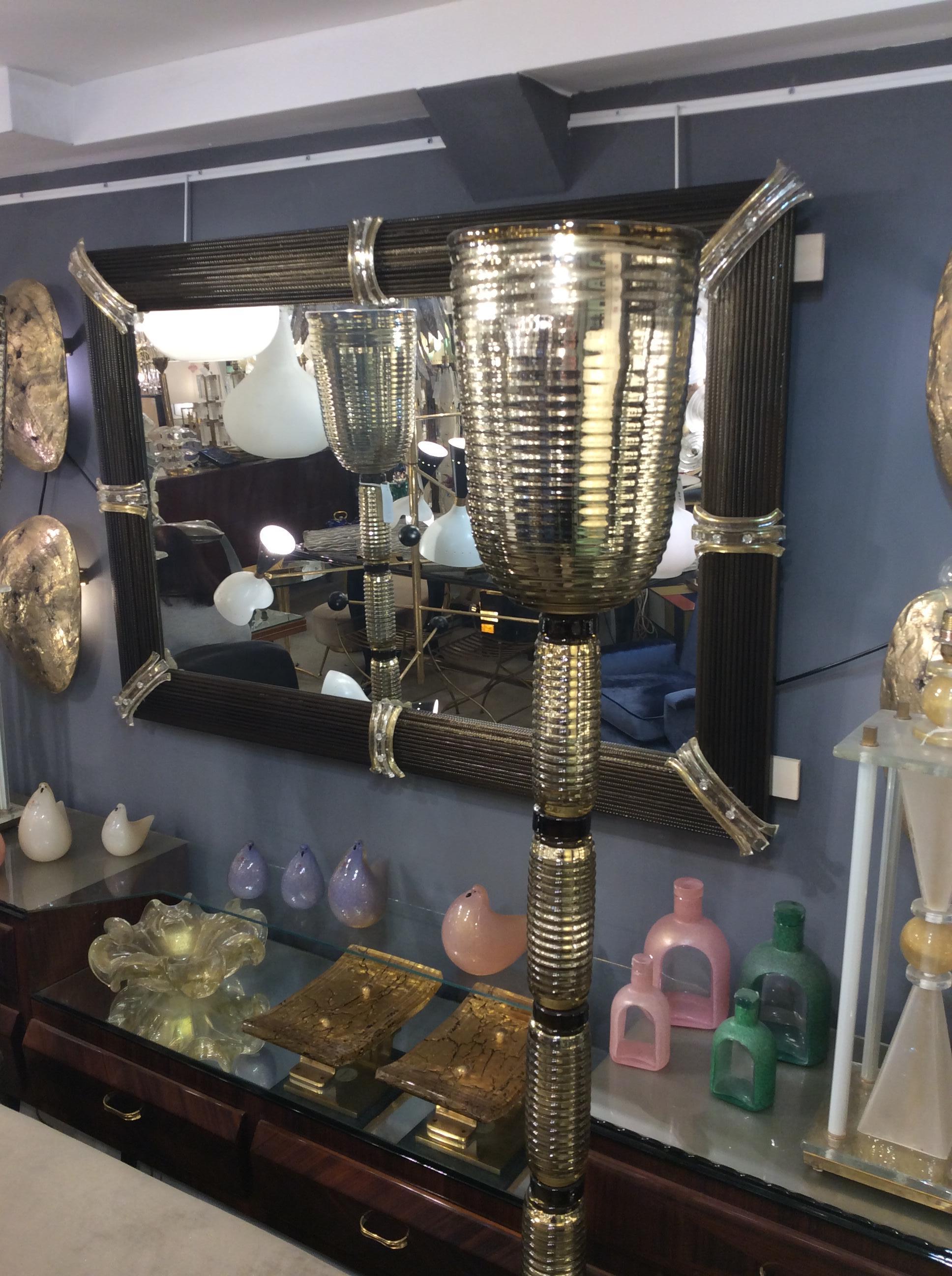 Paire de miroirs en verre vénitien bronzé en vente 1