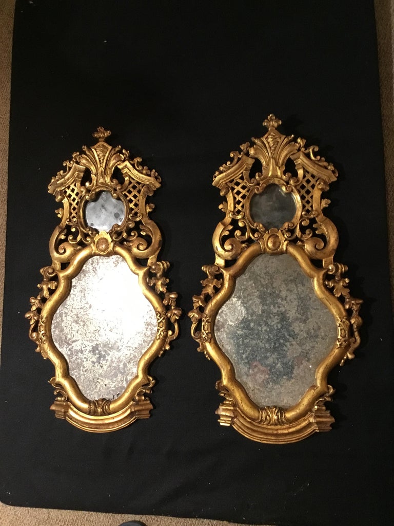 Carved with open fretwork in giltwood, mirrored with original mirror
And gilt finish. Excellent shape.
