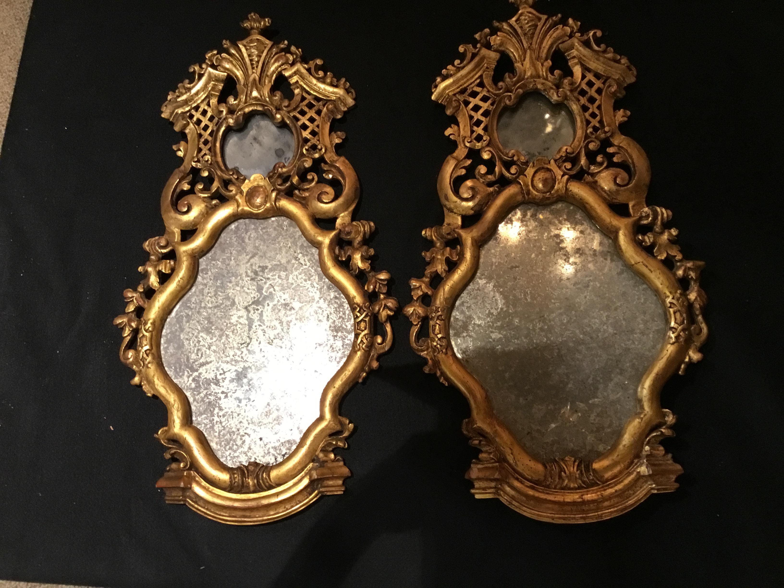 Paire d'Appliques en Bois Doré Miroir et Sculpté, Françaises, 19ème Siècle avec Sculpture en vente 1