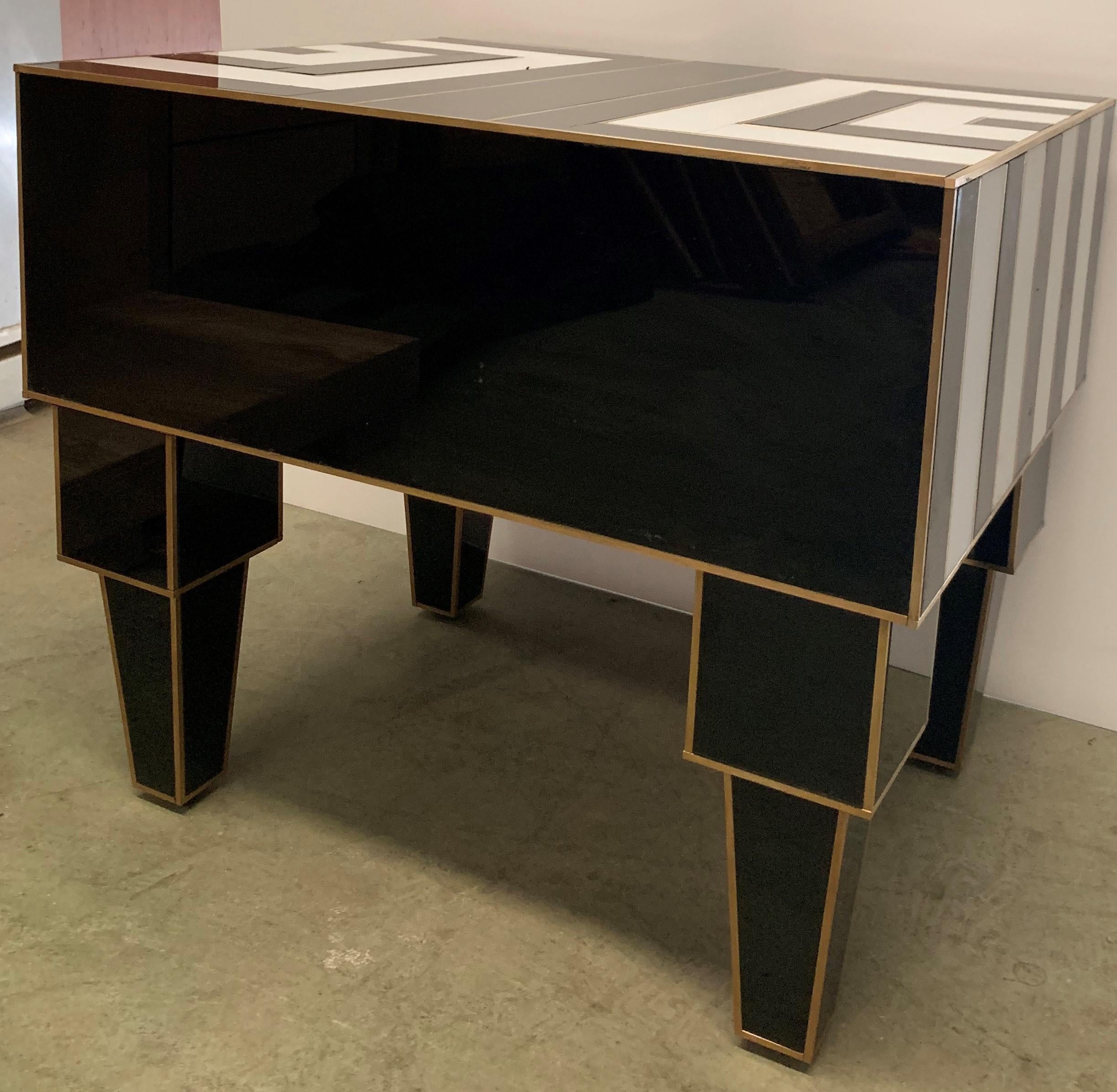 Pair of Mirrored and Brass Nightstands with One-Drawer in Black and White 9