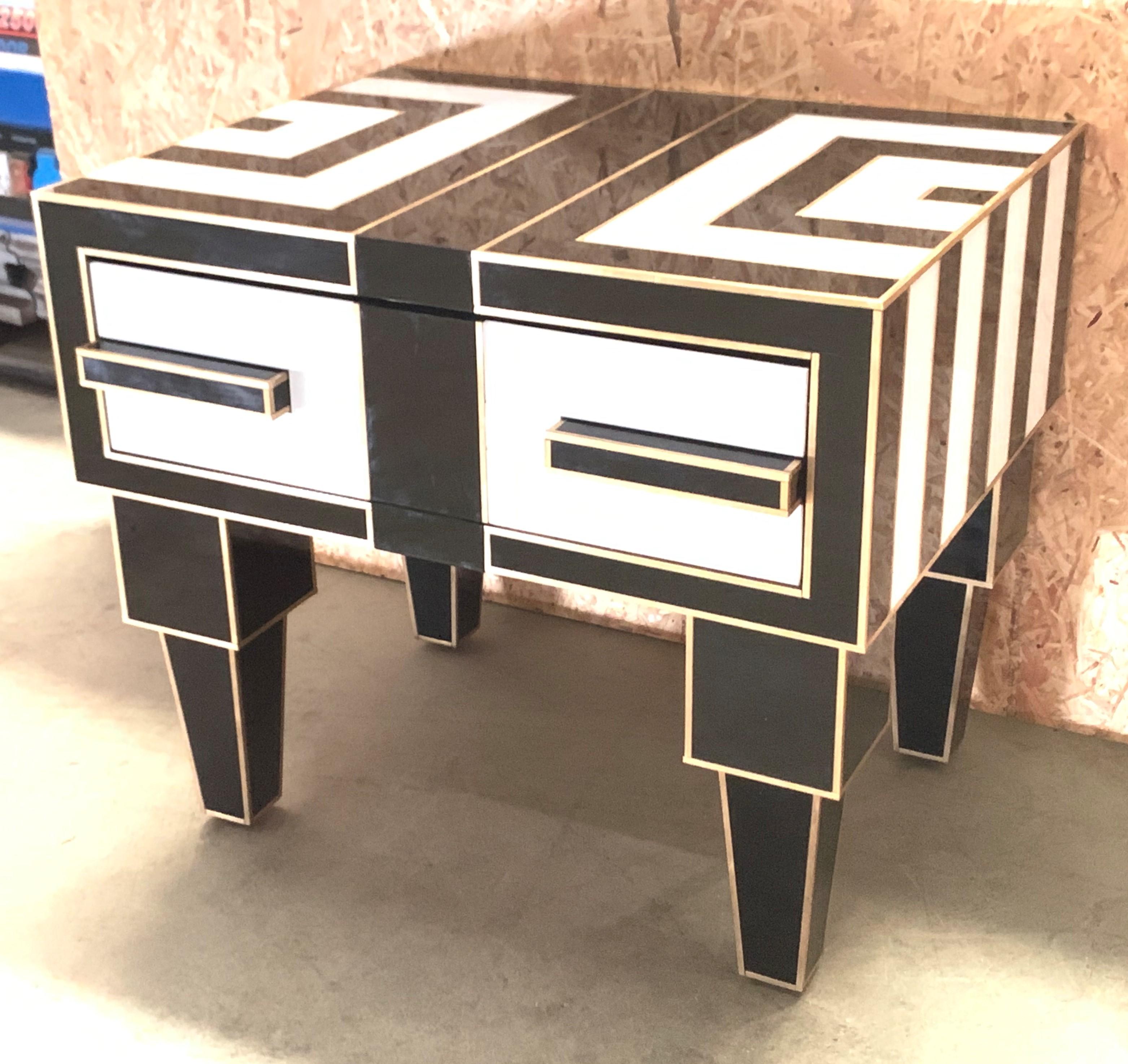 Pair of Mirrored and Brass Nightstands with One-Drawer in Black and White In New Condition In Miami, FL