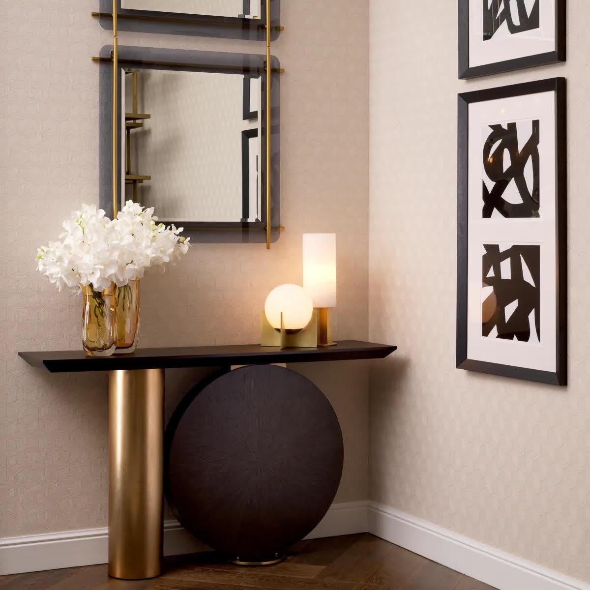 Spiegelpaar, gebürstetes Messing, geräuchertes Glas, abgeschrägter Spiegel.

Verschönern Sie Ihren Wohnbereich mit diesen luxuriösen Spiegeln.
Dieser schöne Wandspiegel verbindet modernes Design mit schöner Reflektivität und verleiht Ihrem Zuhause