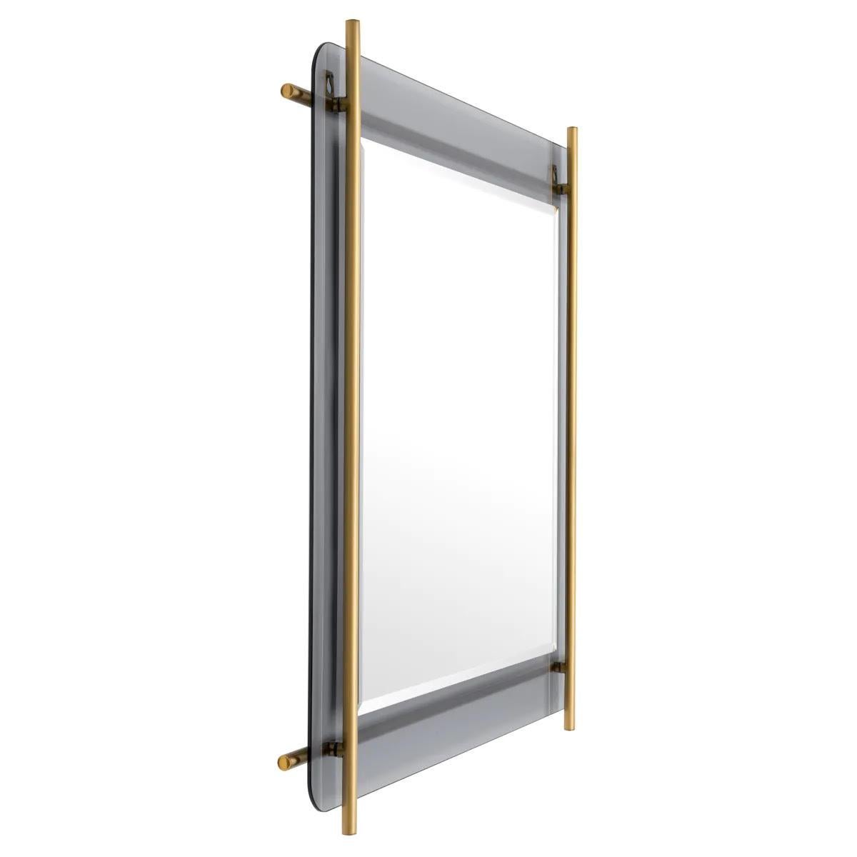 Spiegelpaar, Ausführung in gebürstetem Messing, Rauchglas, abgeschrägter Spiegel. (Moderne) im Angebot