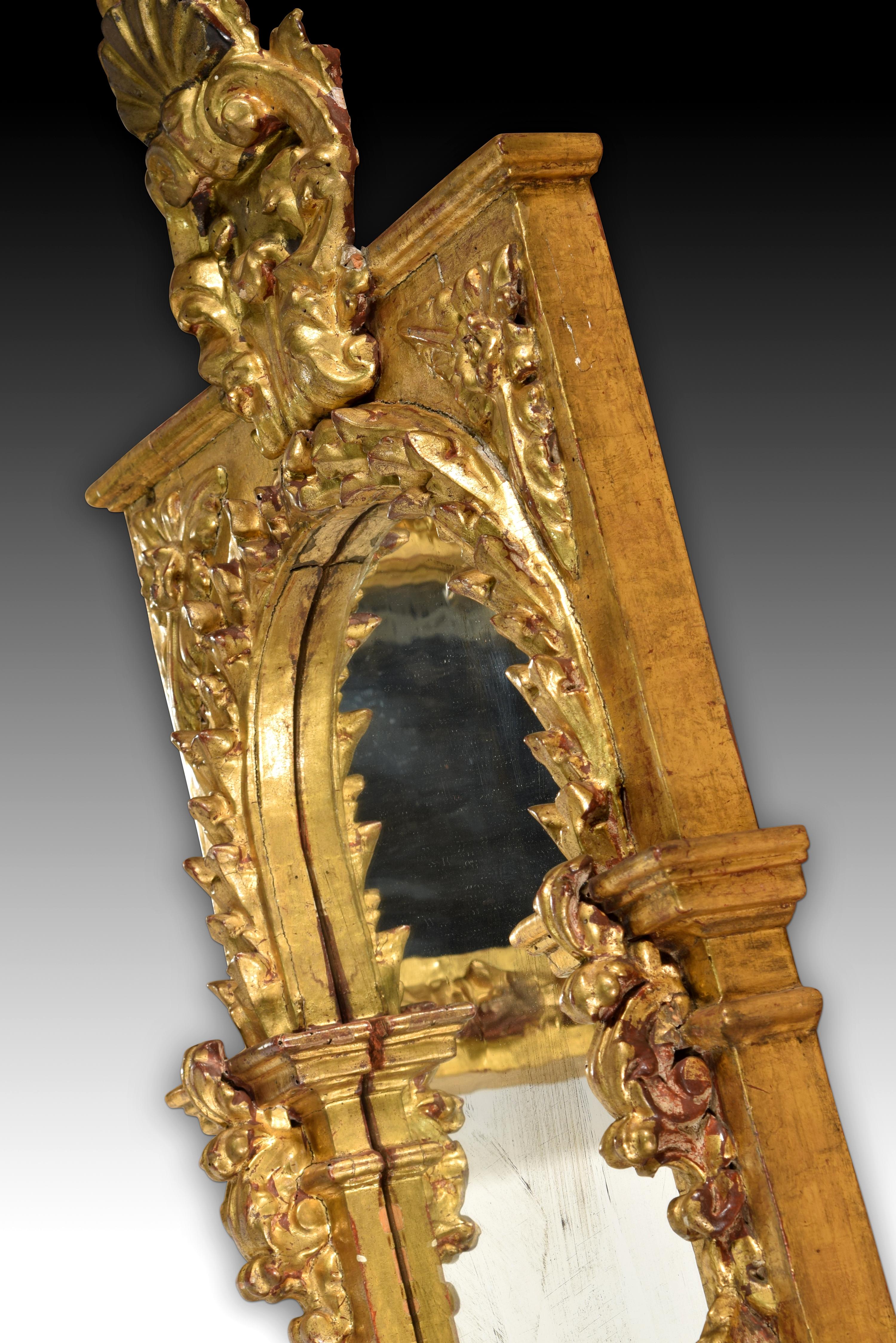 Pair of Mirrors, Carved and Gilded Wood, Spanish School, 18th Century In Fair Condition In Madrid, ES