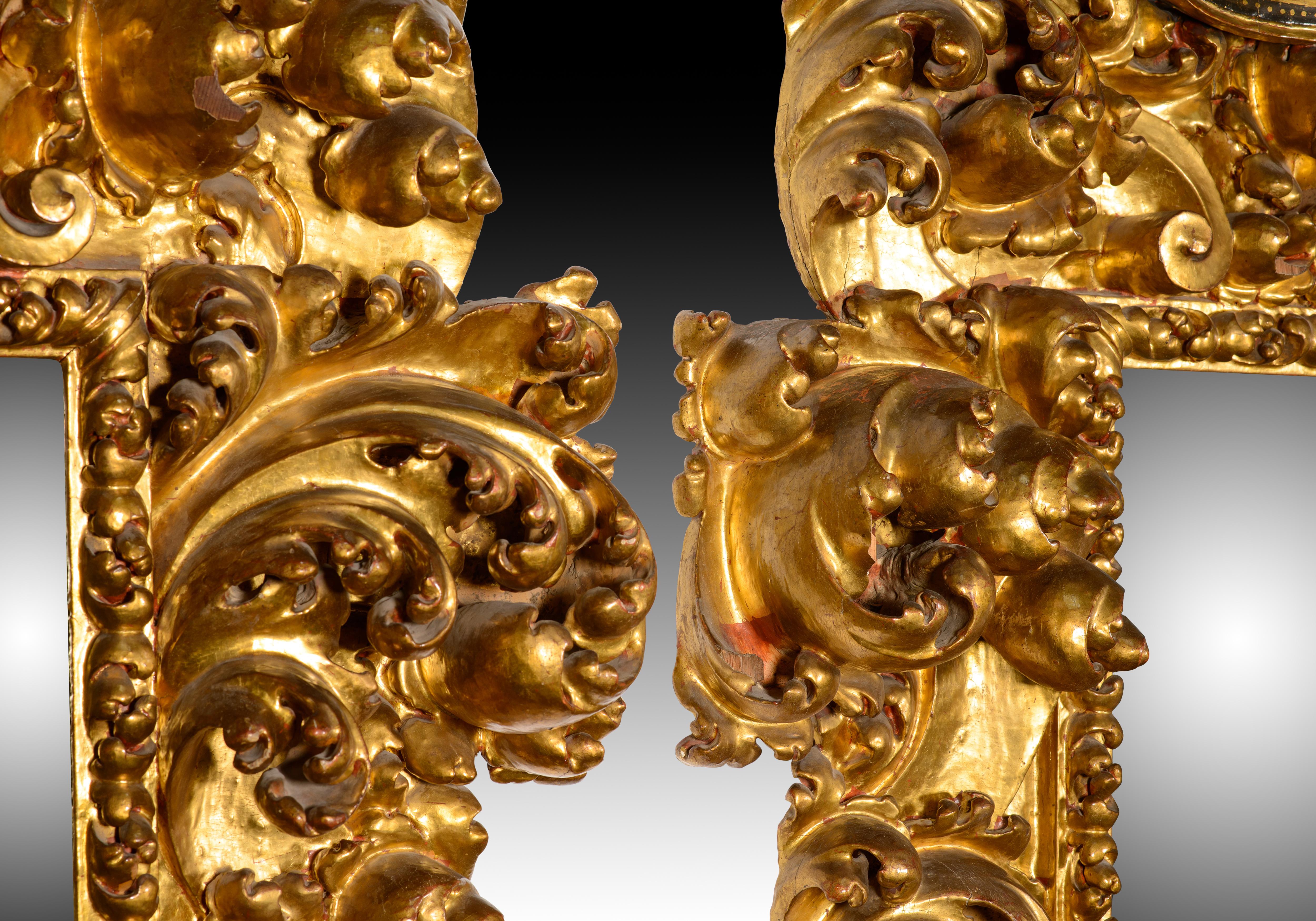Paire de miroirs. Bois sculpté et polychrome. Spanish School, XVIIe siècle. en vente 5