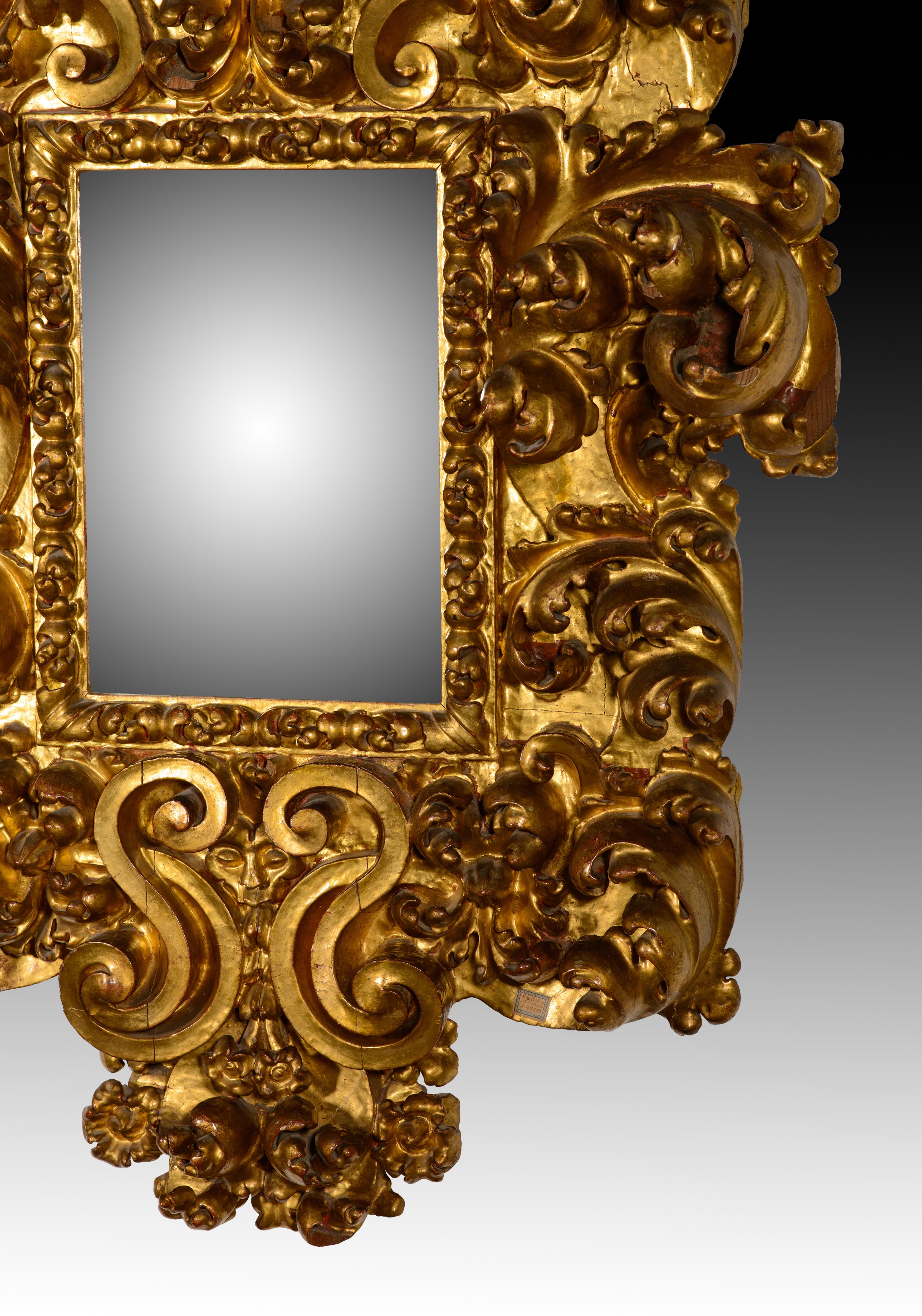 Paire de miroirs. Bois sculpté et polychrome. Spanish School, XVIIe siècle. en vente 1