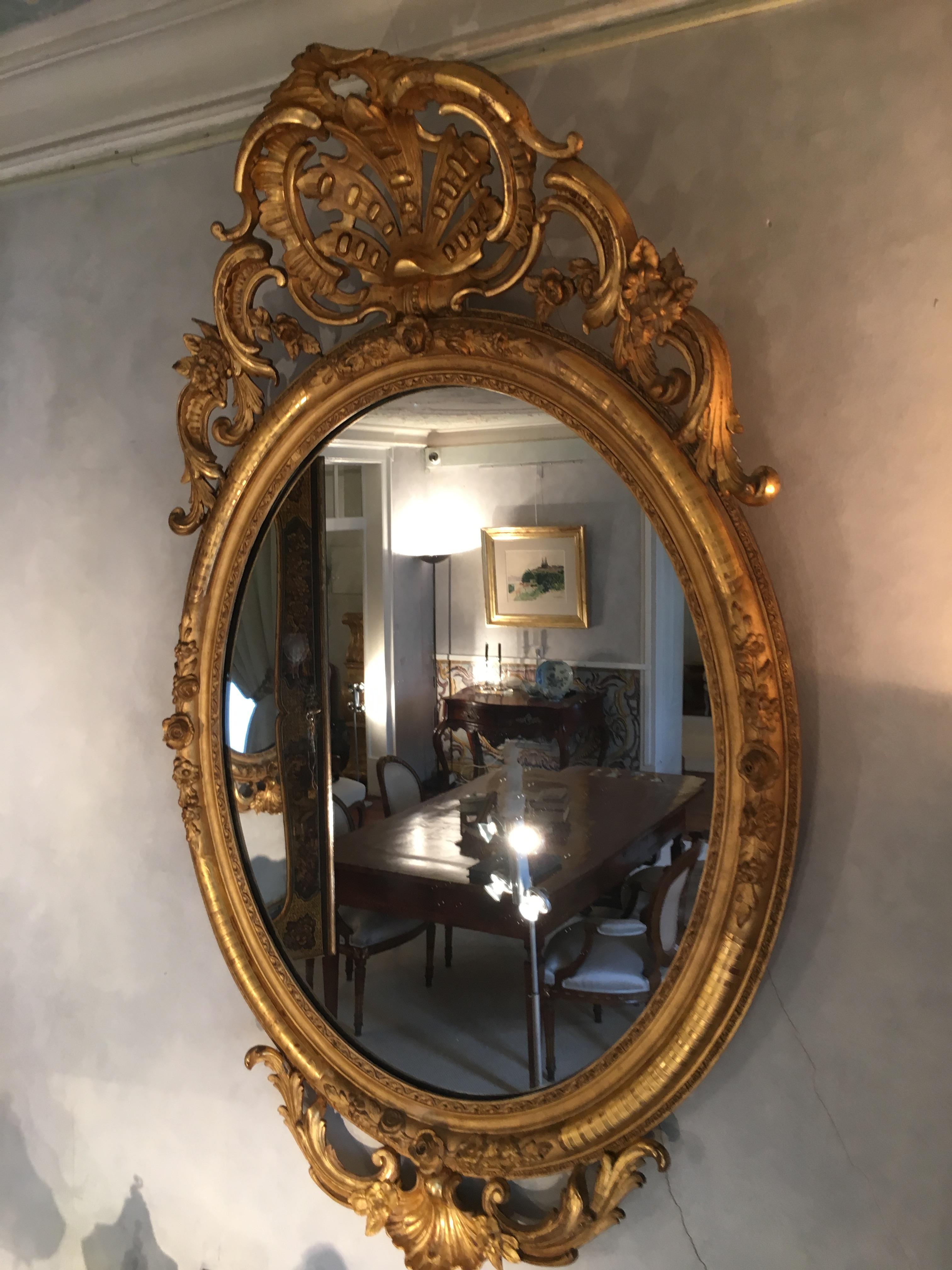 Pair of Mirrors in Carved and Guilt wood. French, 19th century  In Good Condition For Sale In Lisbon, PT