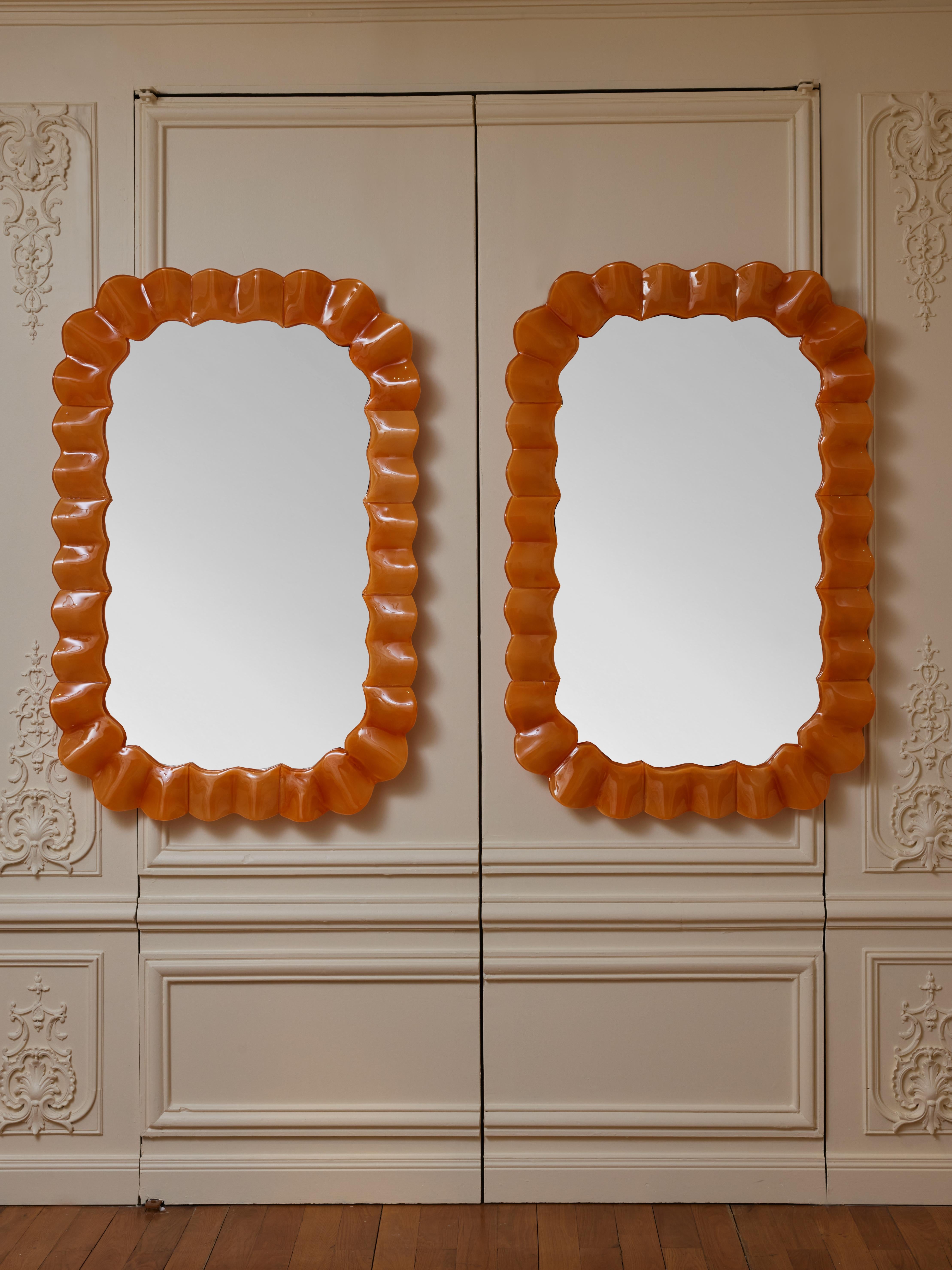 Pair of mirrors with frame in orange Murano glass.
Creation by Studio Glustin.
Italy, 2023.