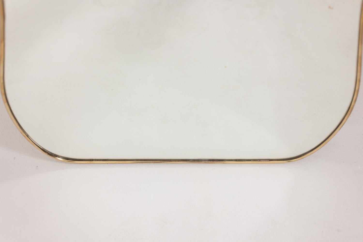 Paire de miroirs dans le style de Gio Ponti Circa 1970. Excellent état - En vente à Saint-Ouen, FR
