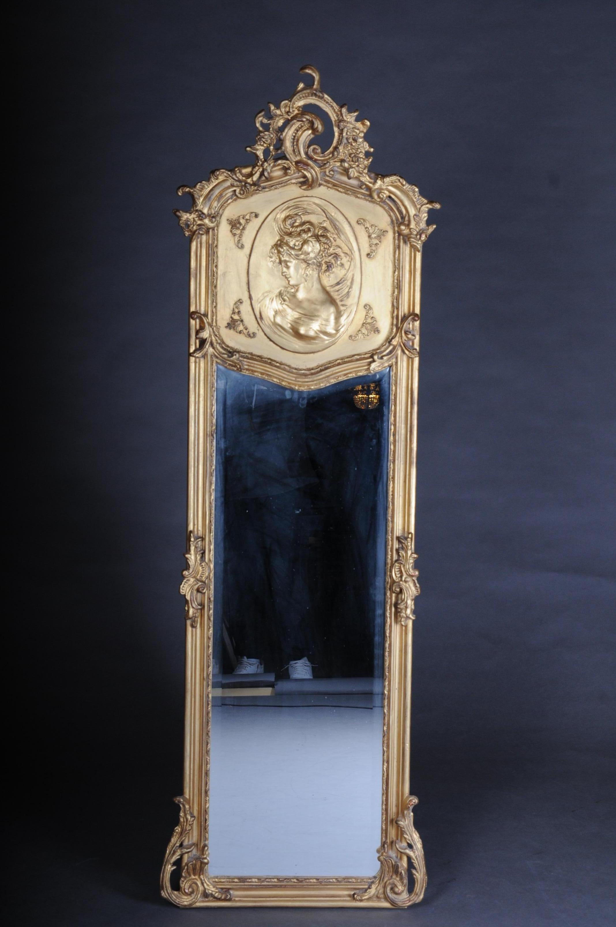 Pair of mirrors or wall mirror in Louis XV / Baroque style

Solid wood, gilded. High rectangular profiled mirror frame. Gable box with plastic crowning of medallion-shaped cartridges and plastic rocaille crowning. Centred mirror glass. Beautiful