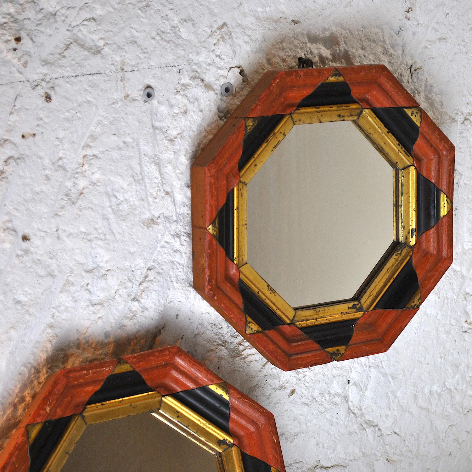 Pair of Mirrors with a Worked Hexagonal Frame In Good Condition In bari, IT
