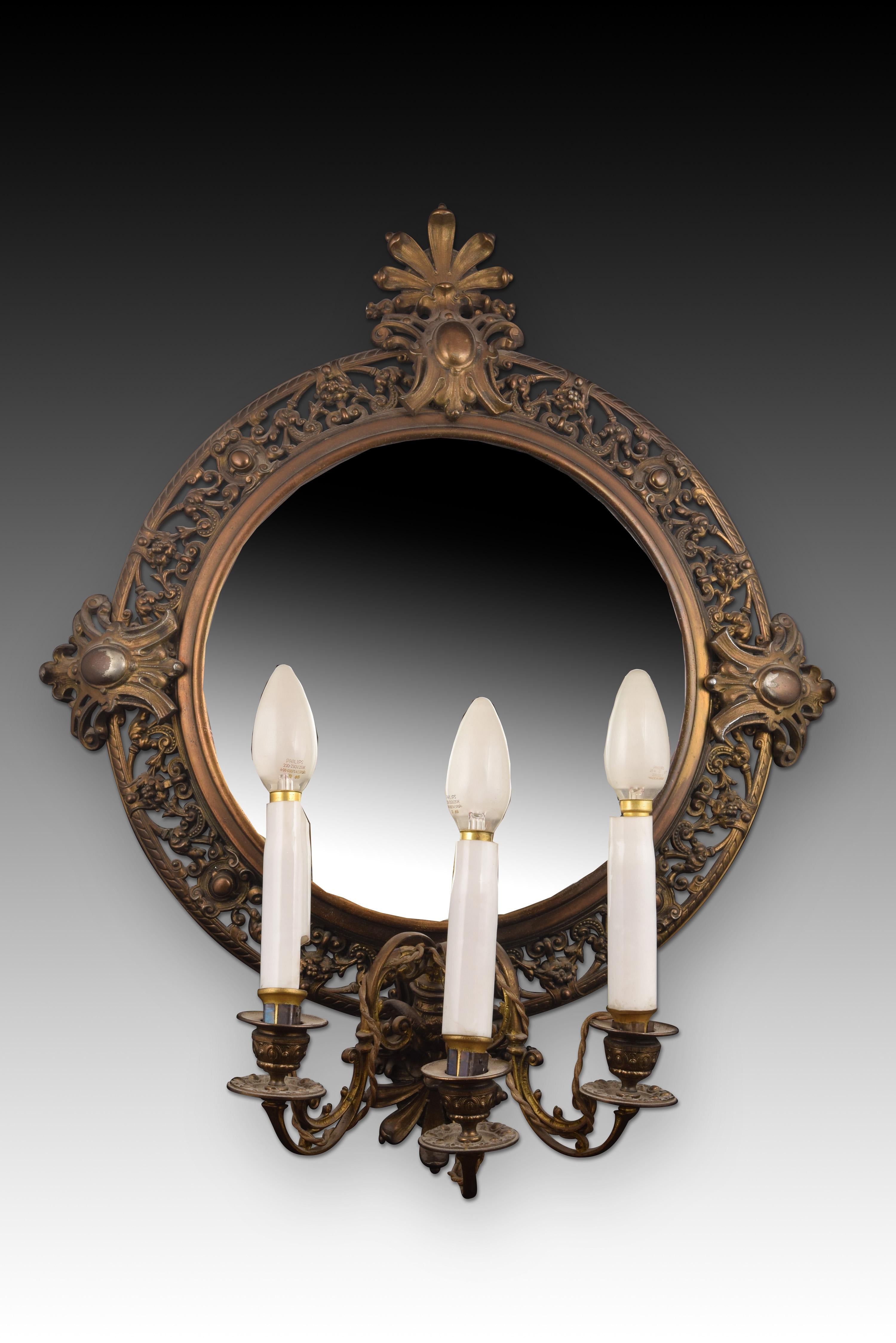 Autre Paire de miroirs avec appliques. Métal, verre. 20ème  siècle. en vente
