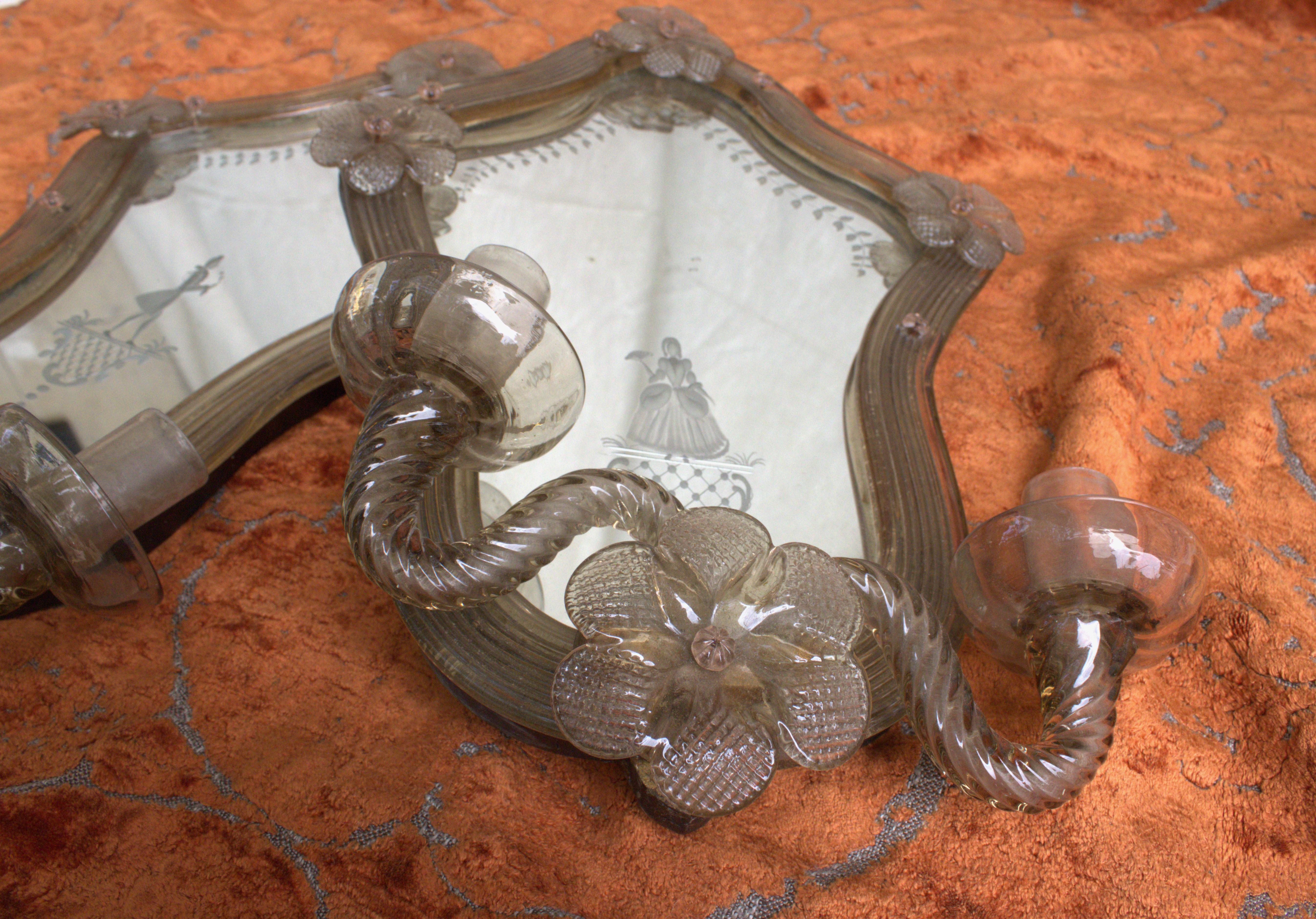 italien Paire de miroirs avec appliques à deux lumières, 19ème siècle Venise en vente