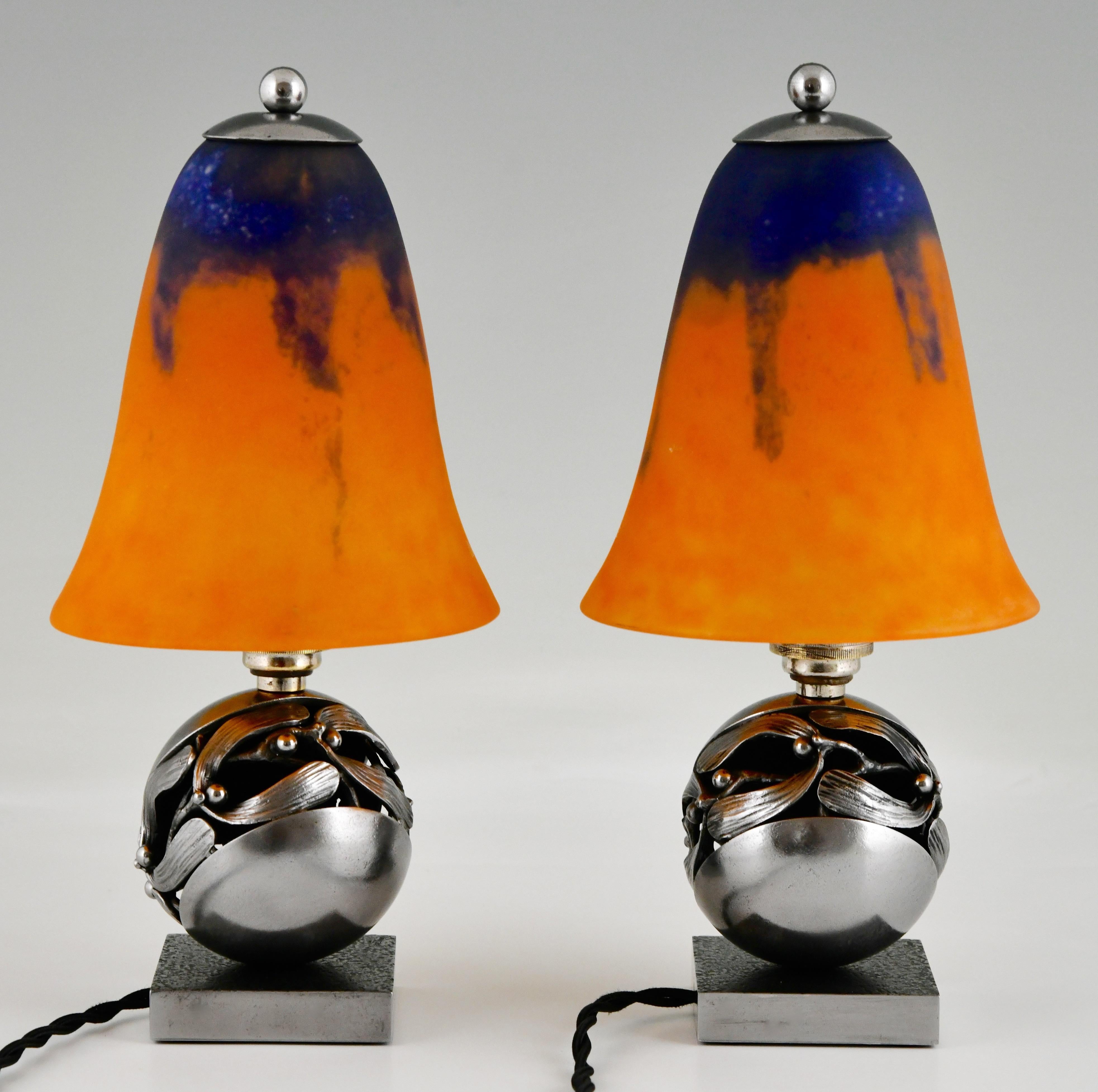 Early 20th Century Pair of Mistletoe Boule de Gui Art Deco table lamps Edgar Brandt and Daum 1925 For Sale
