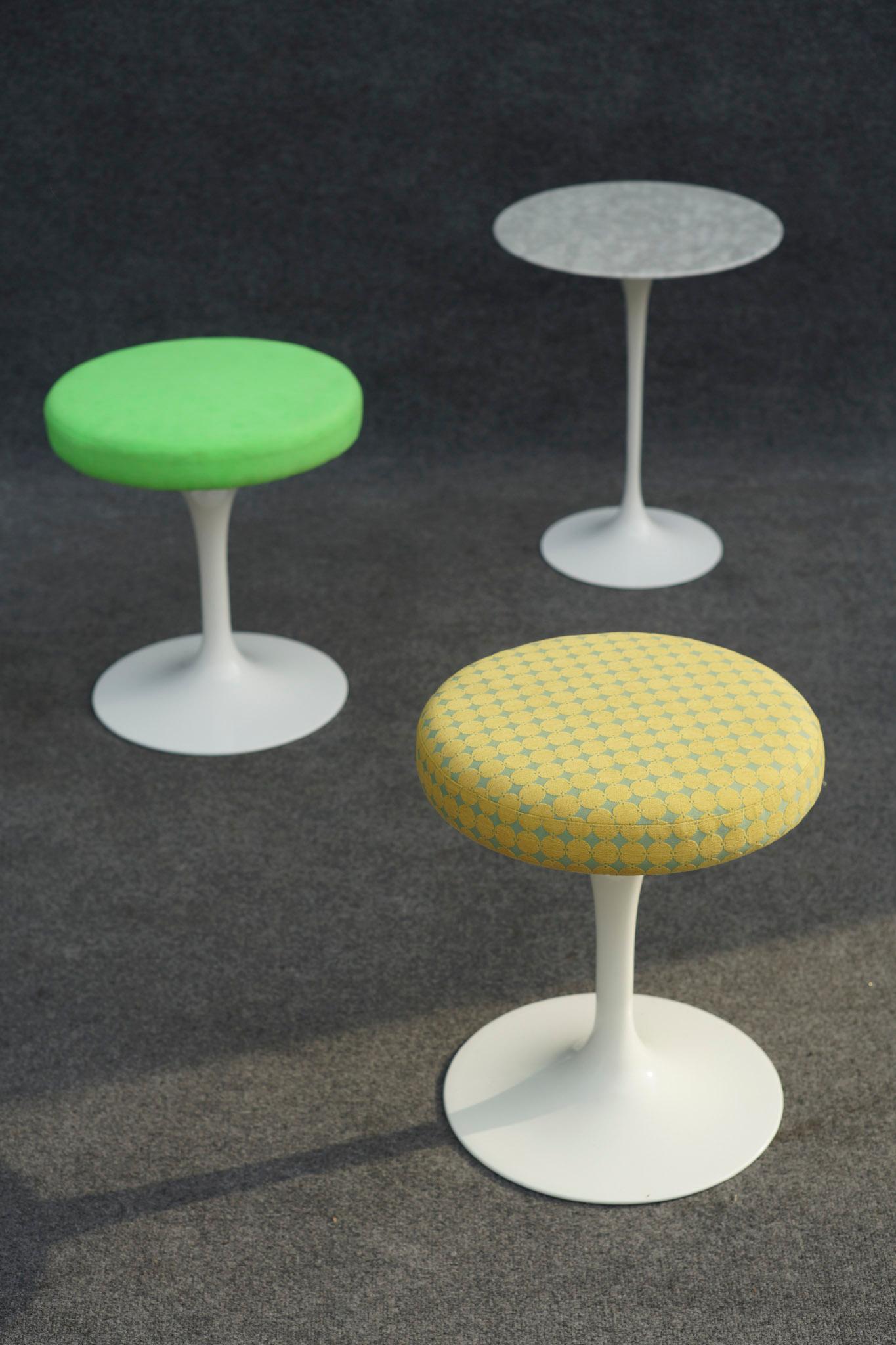 Paire de tabourets pivotants Tulipe en tissu Eero Saarinen par Knoll Studio en vente 3