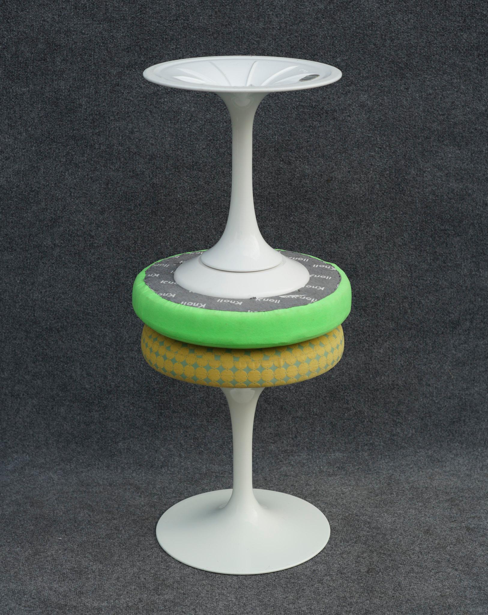 Moulage Paire de tabourets pivotants Tulipe en tissu Eero Saarinen par Knoll Studio en vente