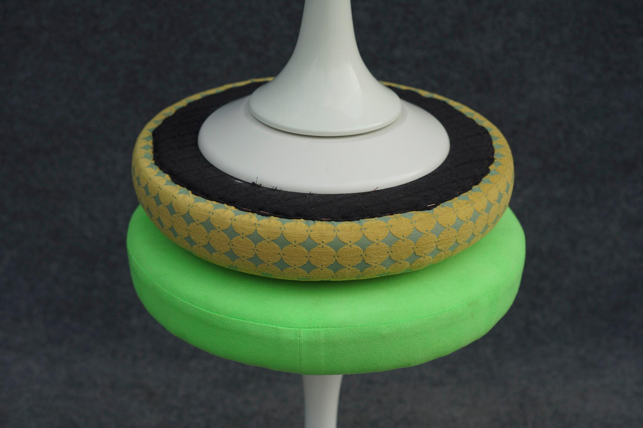 Paire de tabourets pivotants Tulipe en tissu Eero Saarinen par Knoll Studio en vente 1