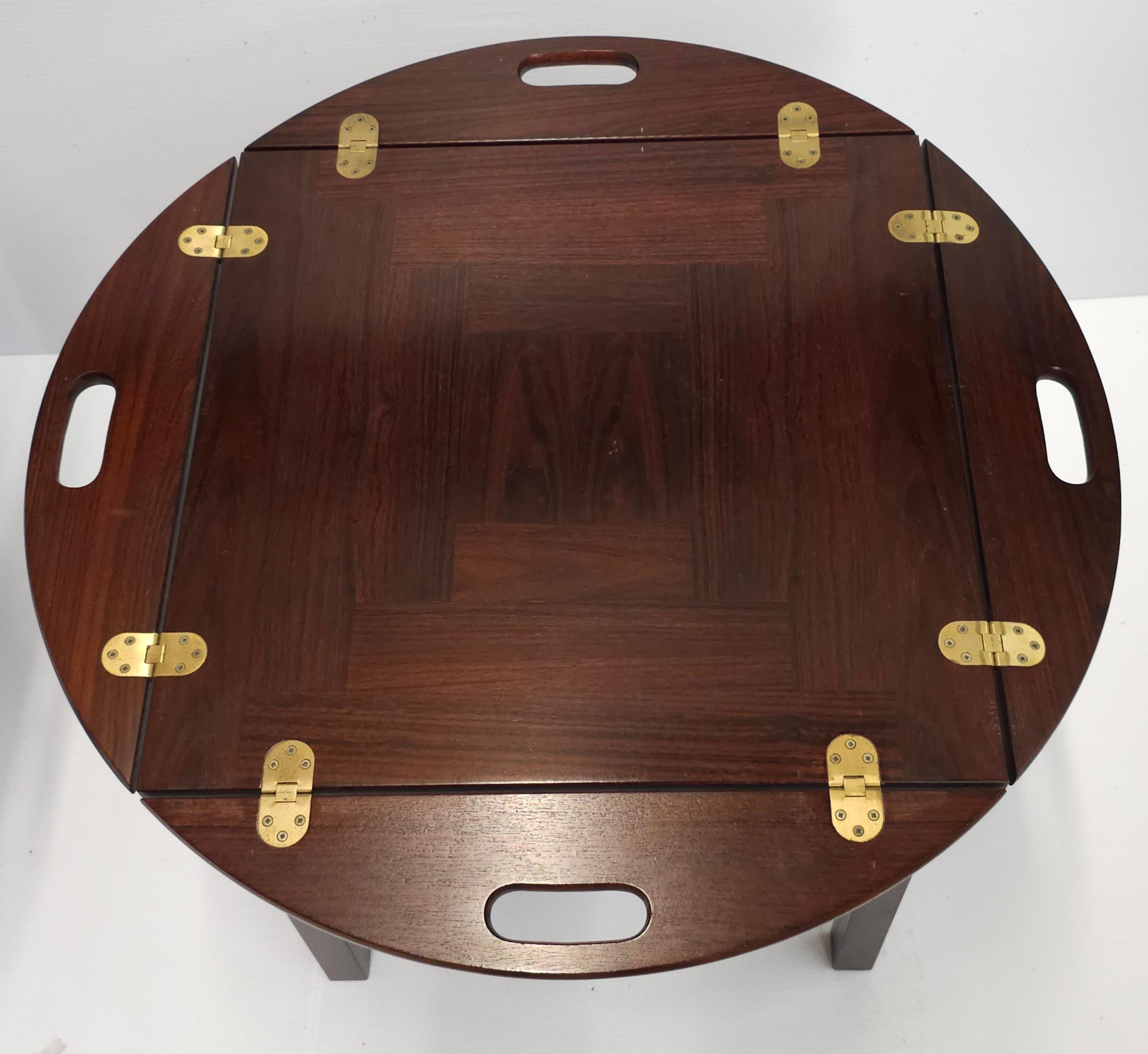 20ième siècle Paire de tables d'appoint danoises modernes Mobelfabrikken APS en bois de rose avec plateau en vente