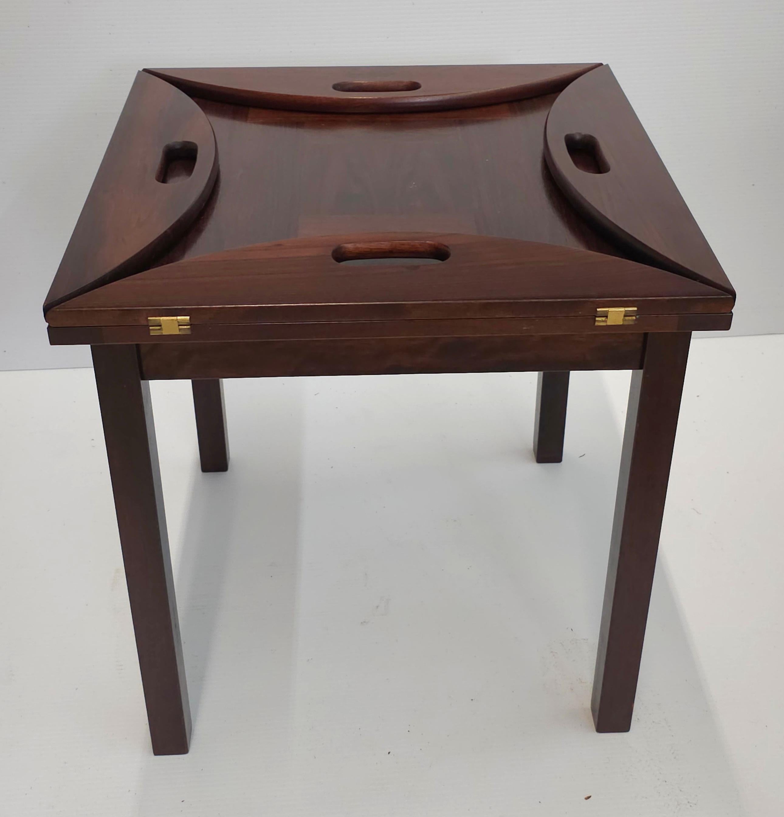 Bois de rose Paire de tables d'appoint danoises modernes Mobelfabrikken APS en bois de rose avec plateau en vente