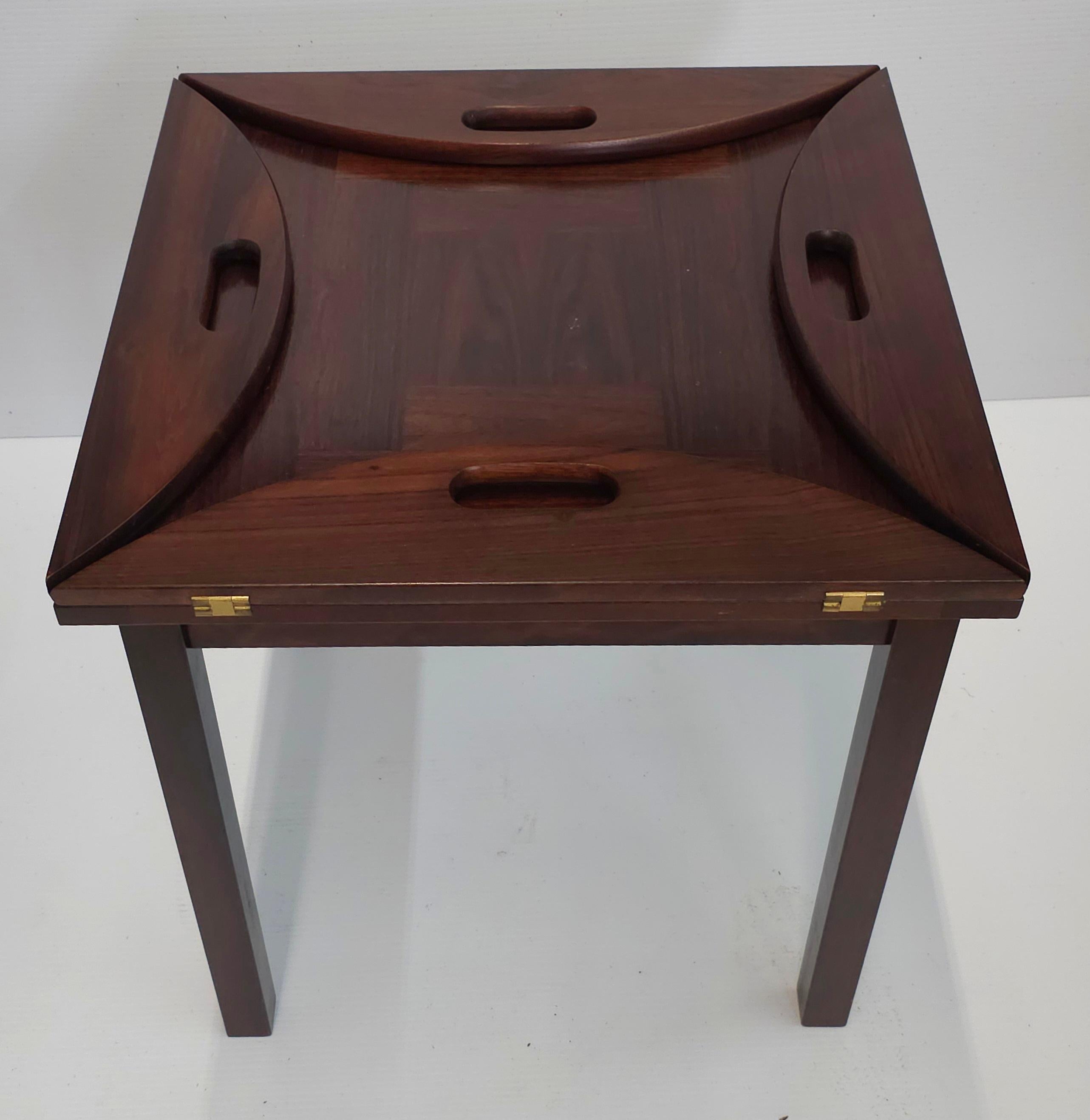 Paire de tables d'appoint danoises modernes Mobelfabrikken APS en bois de rose avec plateau en vente 1