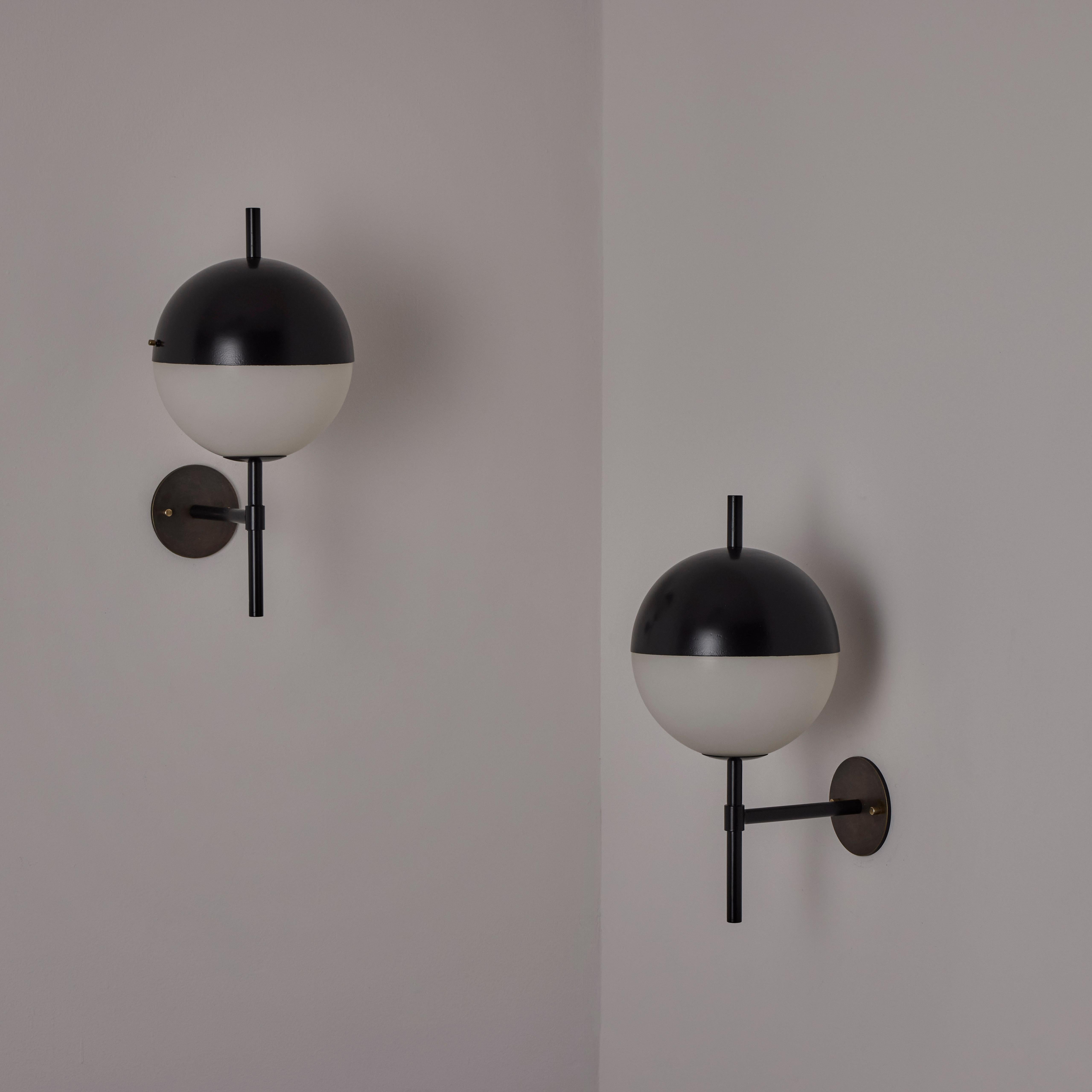 Paar Mod. 2071 Wandleuchter von Stilnovo (Moderne der Mitte des Jahrhunderts) im Angebot