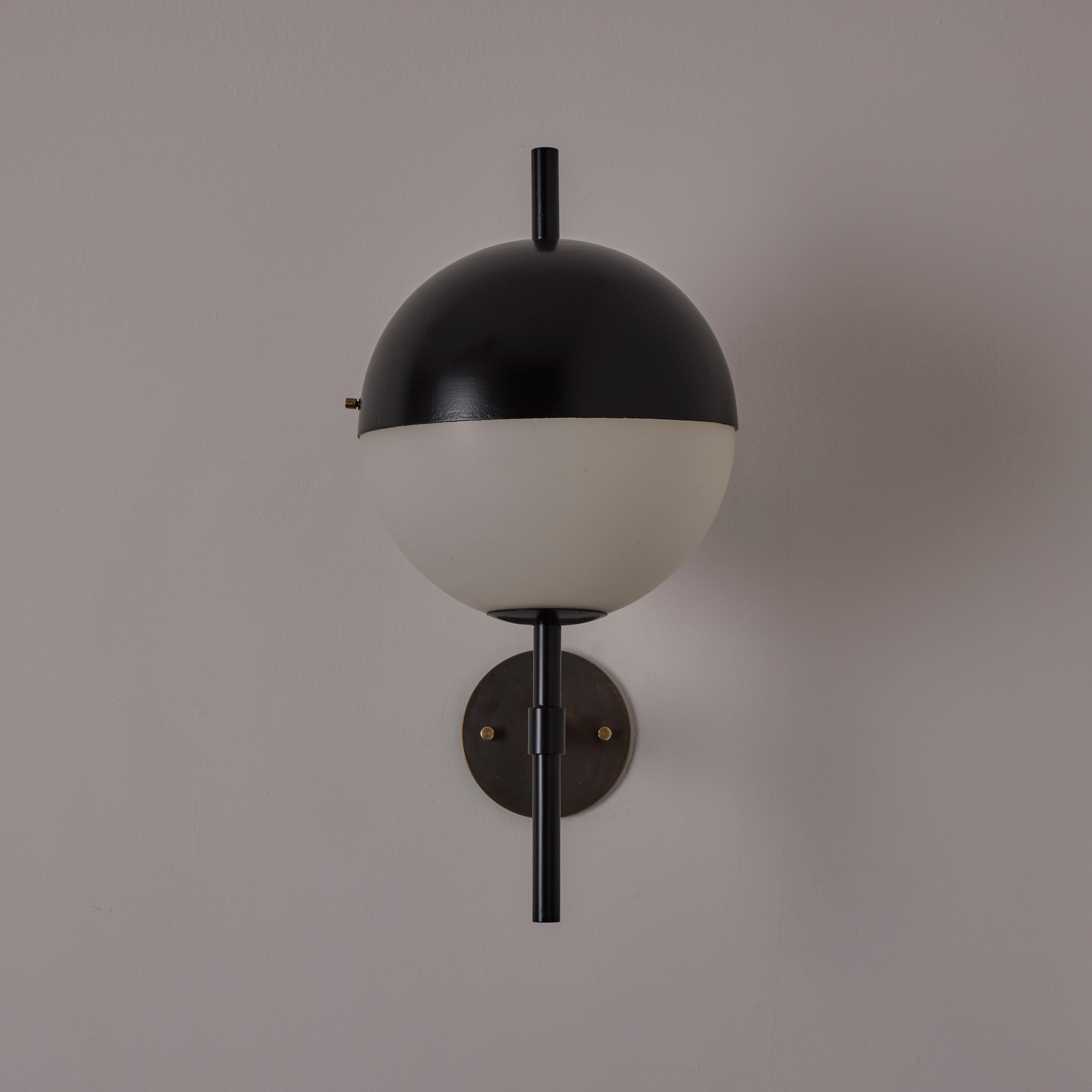 Paar Mod. 2071 Wandleuchter von Stilnovo (Aluminium) im Angebot