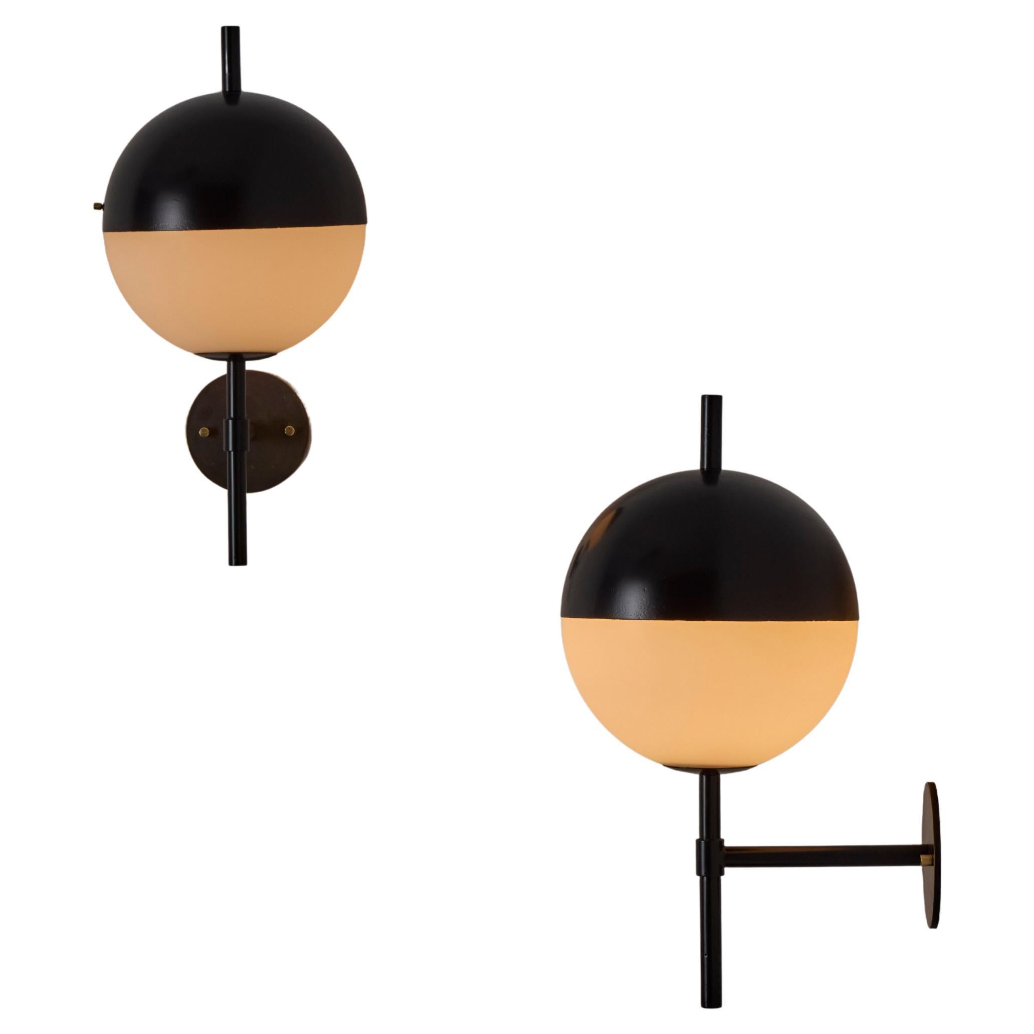 Paar Mod. 2071 Wandleuchter von Stilnovo im Angebot