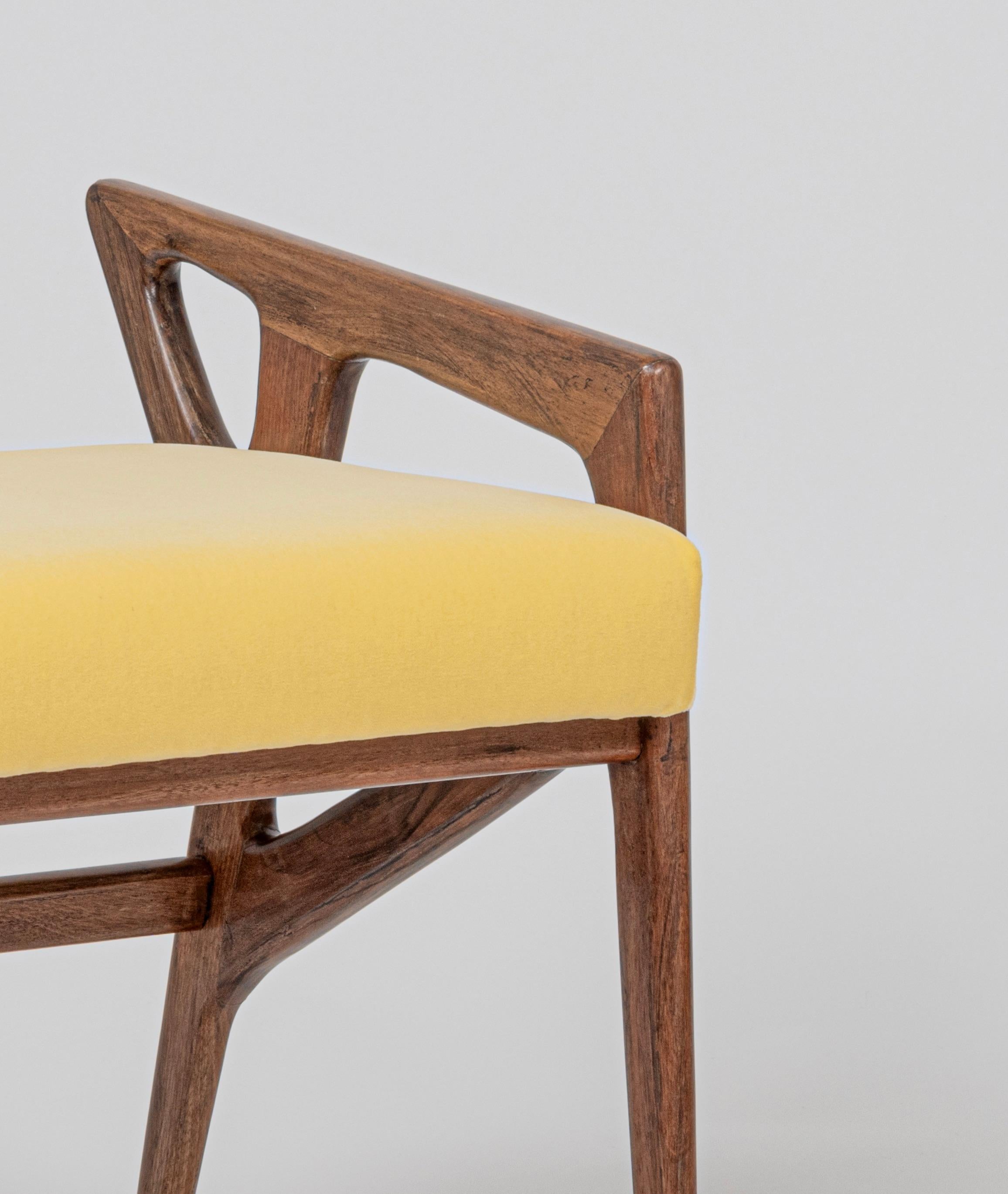 Pair of Mod. 687 Walnut Stools / Ottomans by Gio Ponti for Cassina, c.1953 For Sale 4