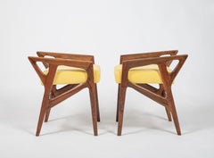 Pareja de taburetes / otomanos de nogal Mod. 687 de nogal de Gio Ponti para Cassina, c.1953