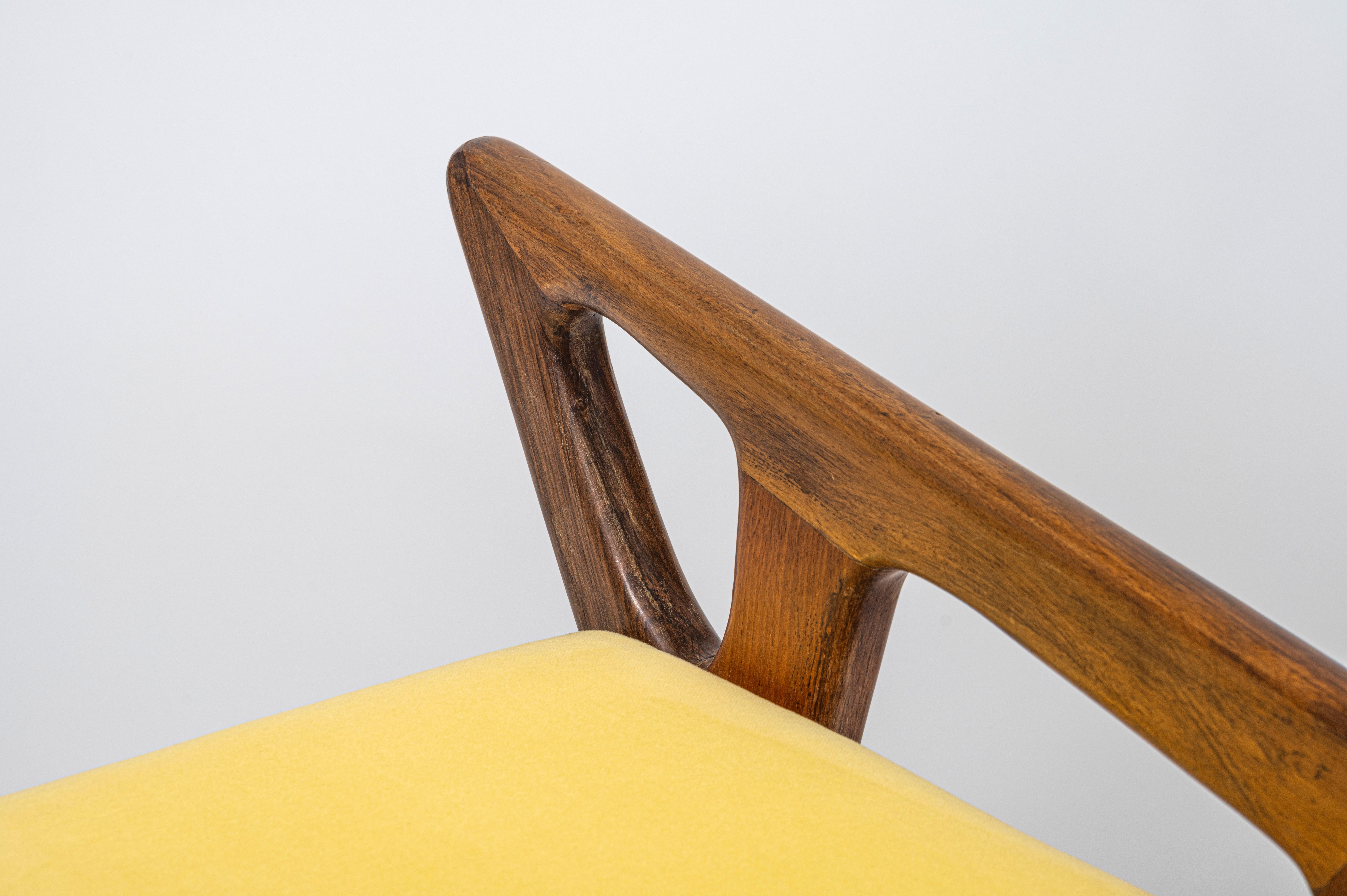Mid-Century Modern Pair of Mod. 687 Walnut Stools / Ottomans by Gio Ponti for Cassina, c.1953 For Sale
