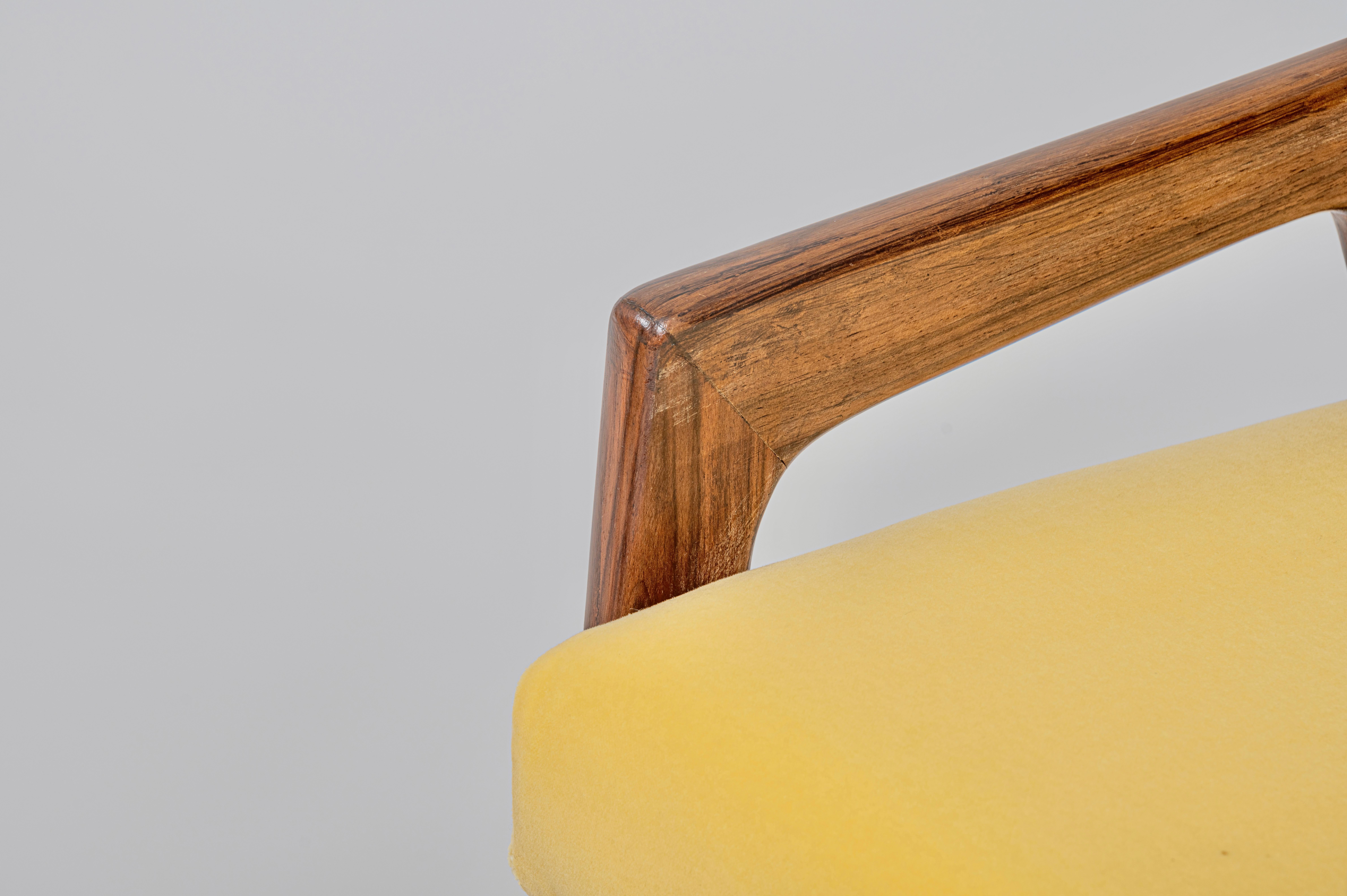 Italian Pair of Mod. 687 Walnut Stools / Ottomans by Gio Ponti for Cassina, c.1953 For Sale