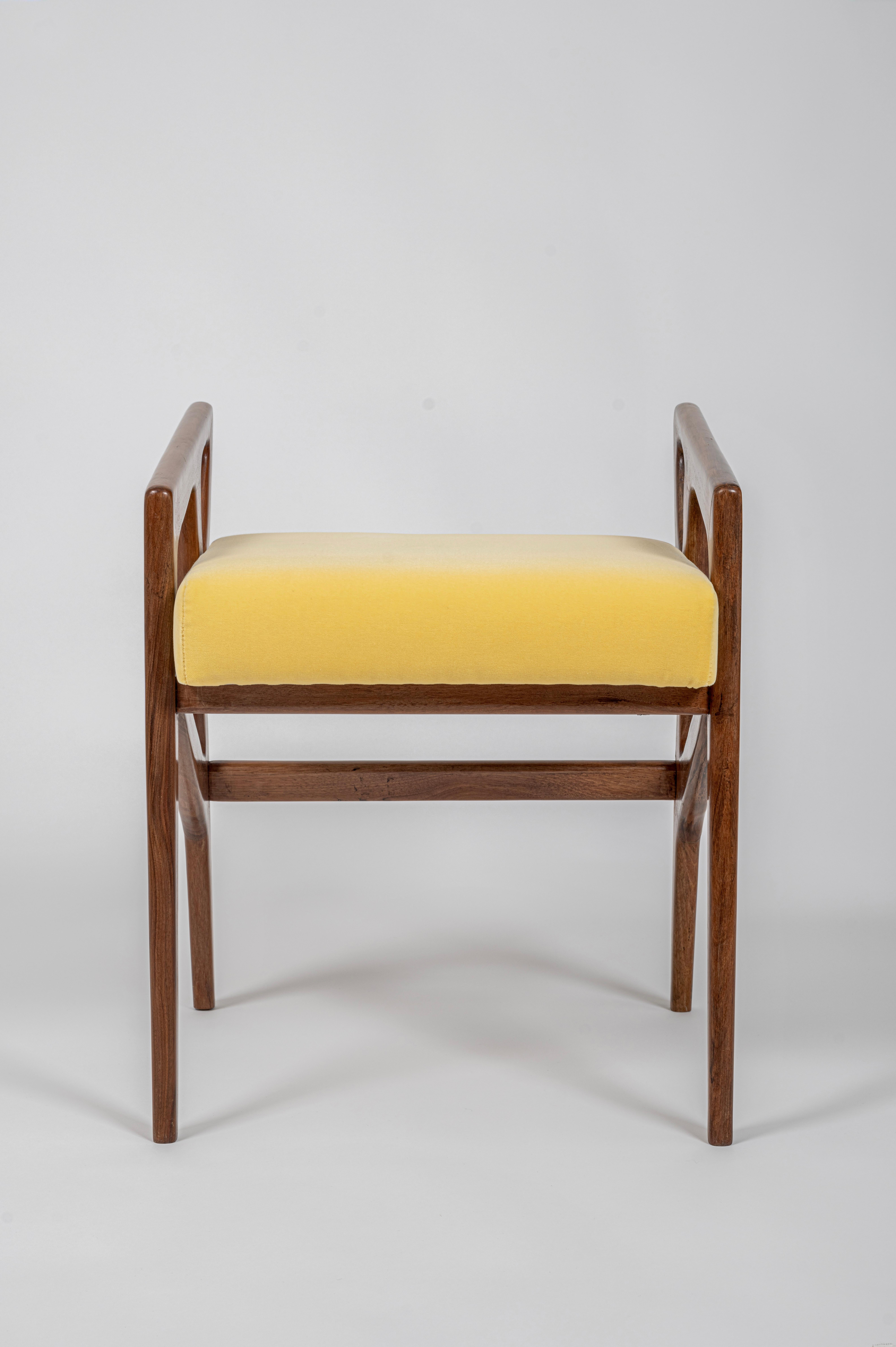 Velvet Pair of Mod. 687 Walnut Stools / Ottomans by Gio Ponti for Cassina, c.1953 For Sale