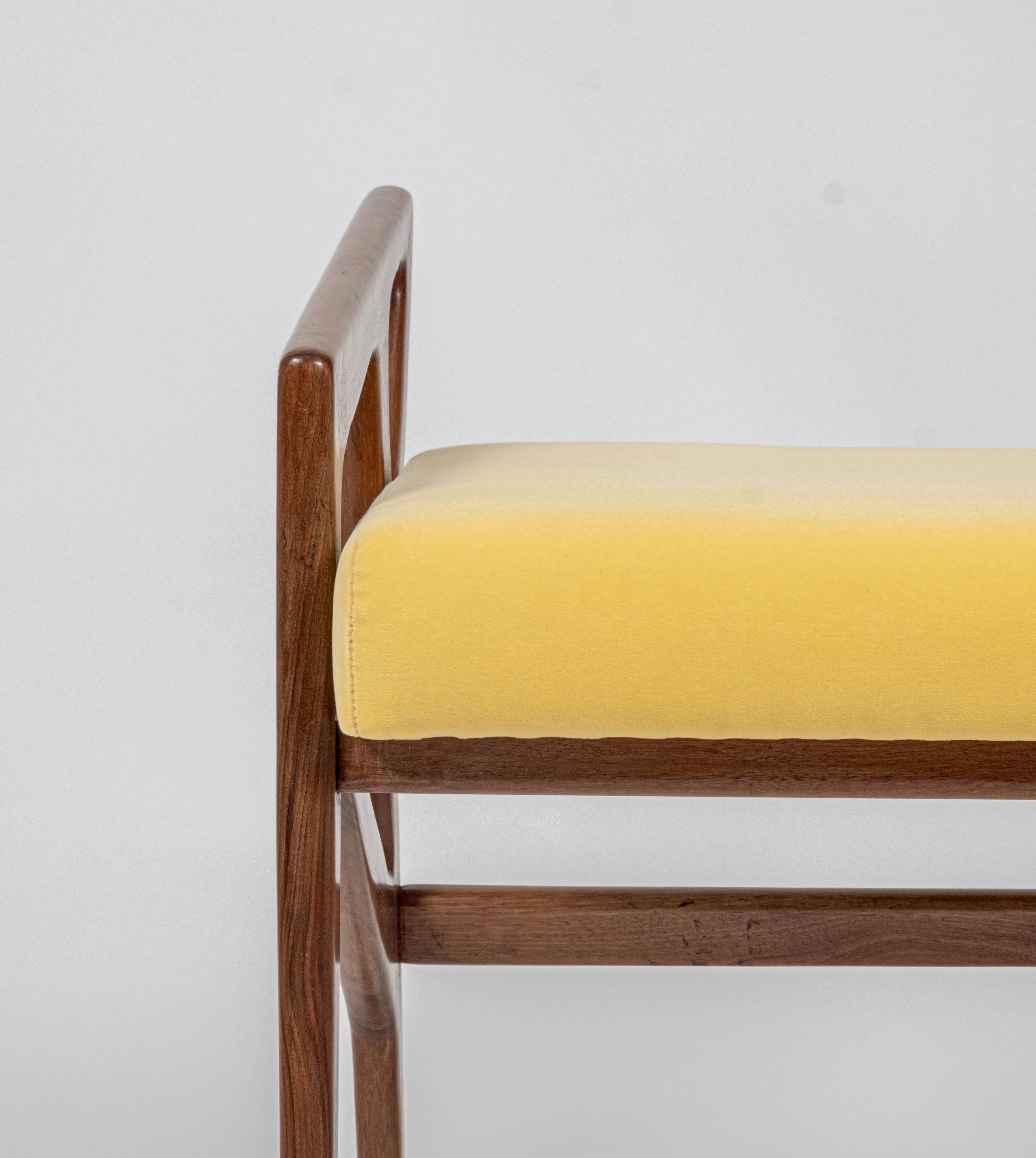 Pair of Mod. 687 Walnut Stools / Ottomans by Gio Ponti for Cassina, c.1953 For Sale 1