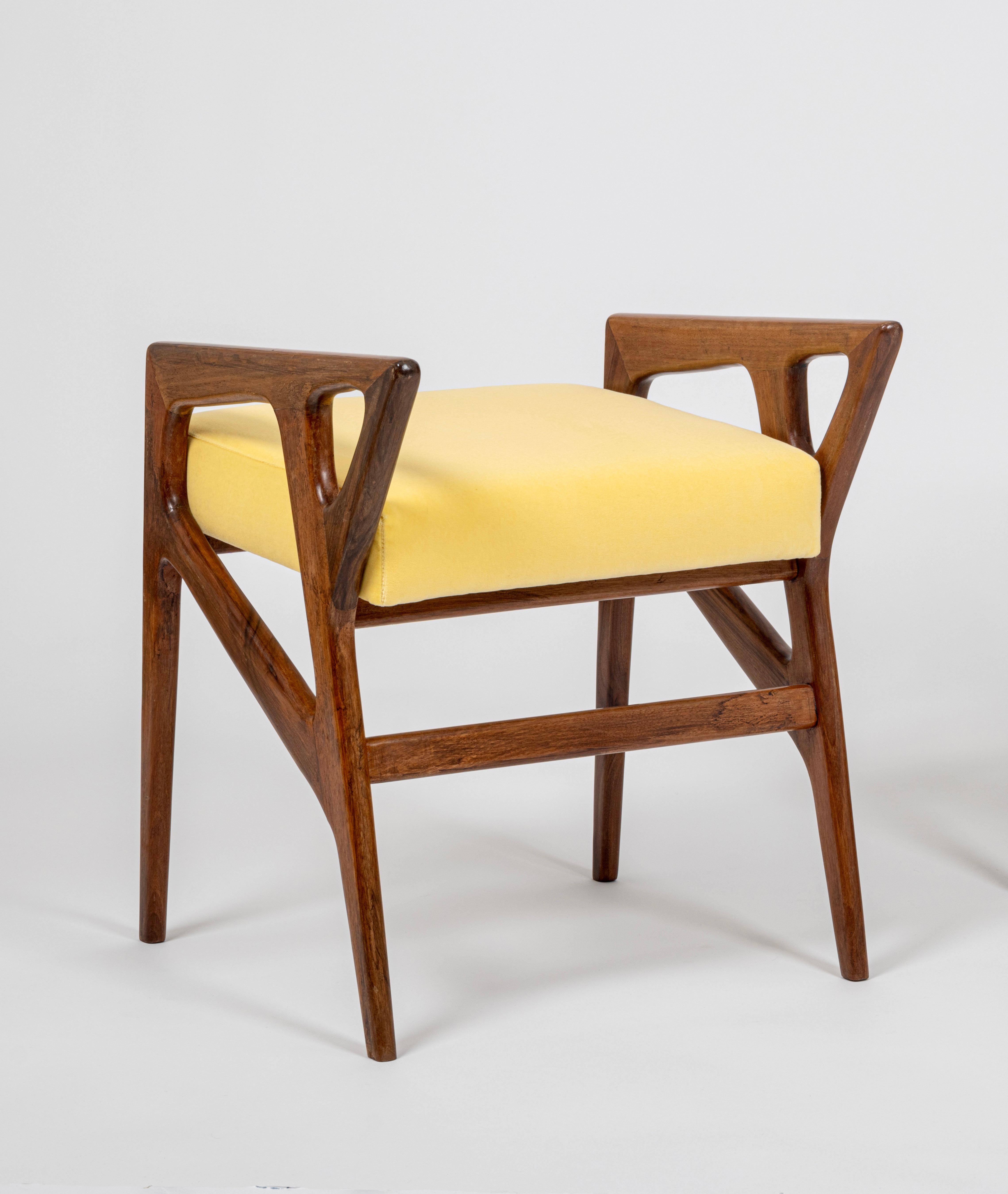 Pair of Mod. 687 Walnut Stools / Ottomans by Gio Ponti for Cassina, c.1953 For Sale 2