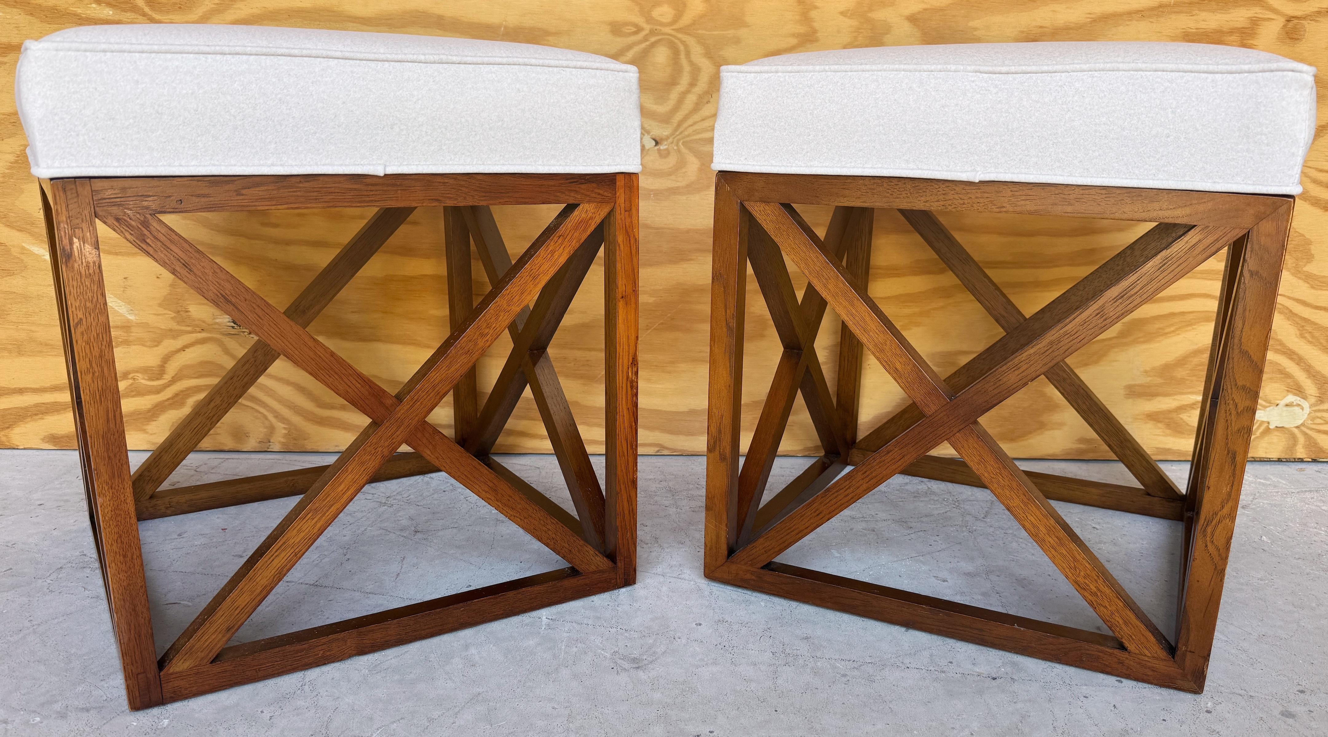 Américain Paire de MOD Cube 'X'  Bancs et tabourets avec revêtement en mélange de cachemire en vente