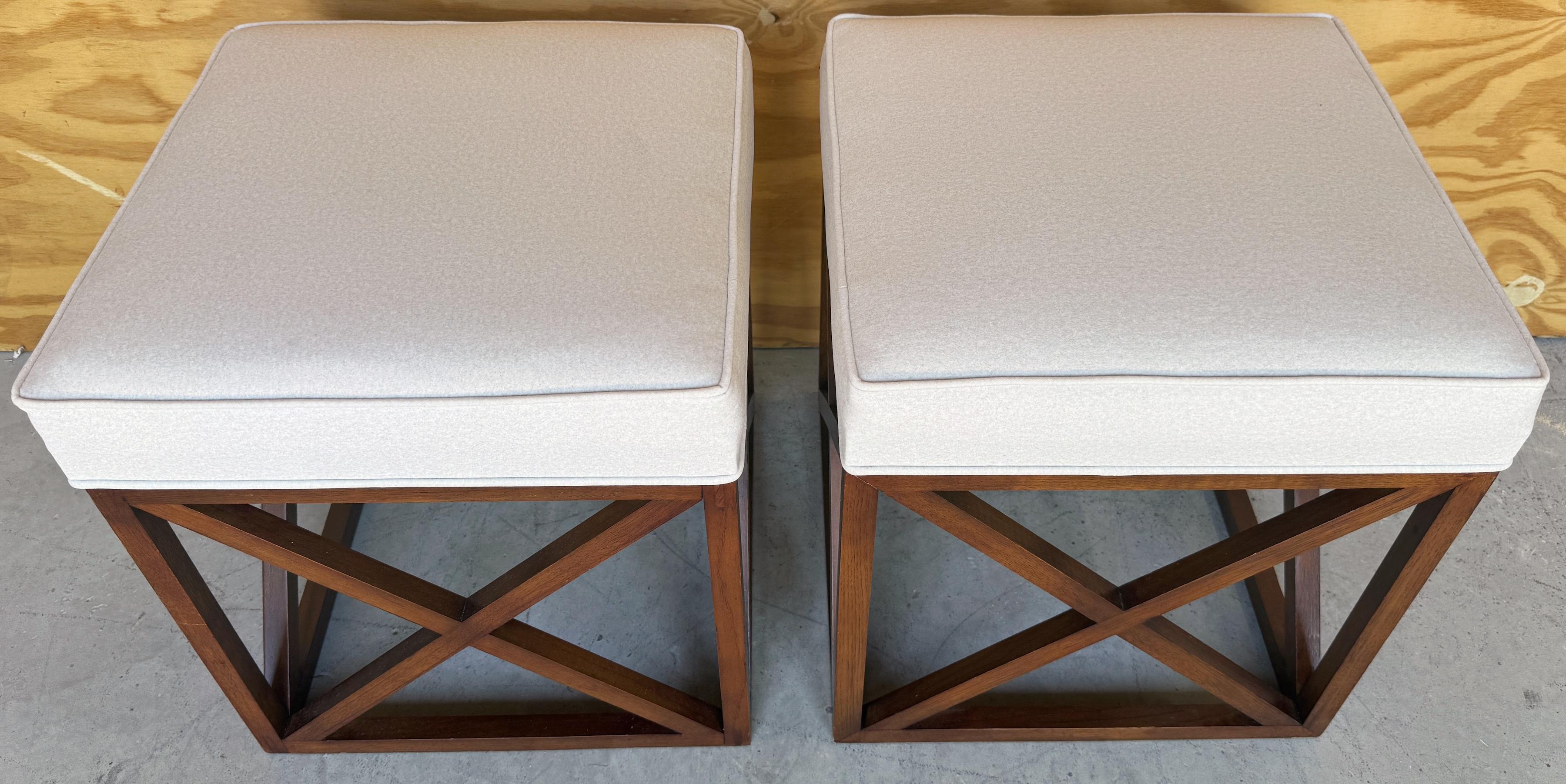 Tissu d'ameublement Paire de MOD Cube 'X'  Bancs et tabourets avec revêtement en mélange de cachemire en vente