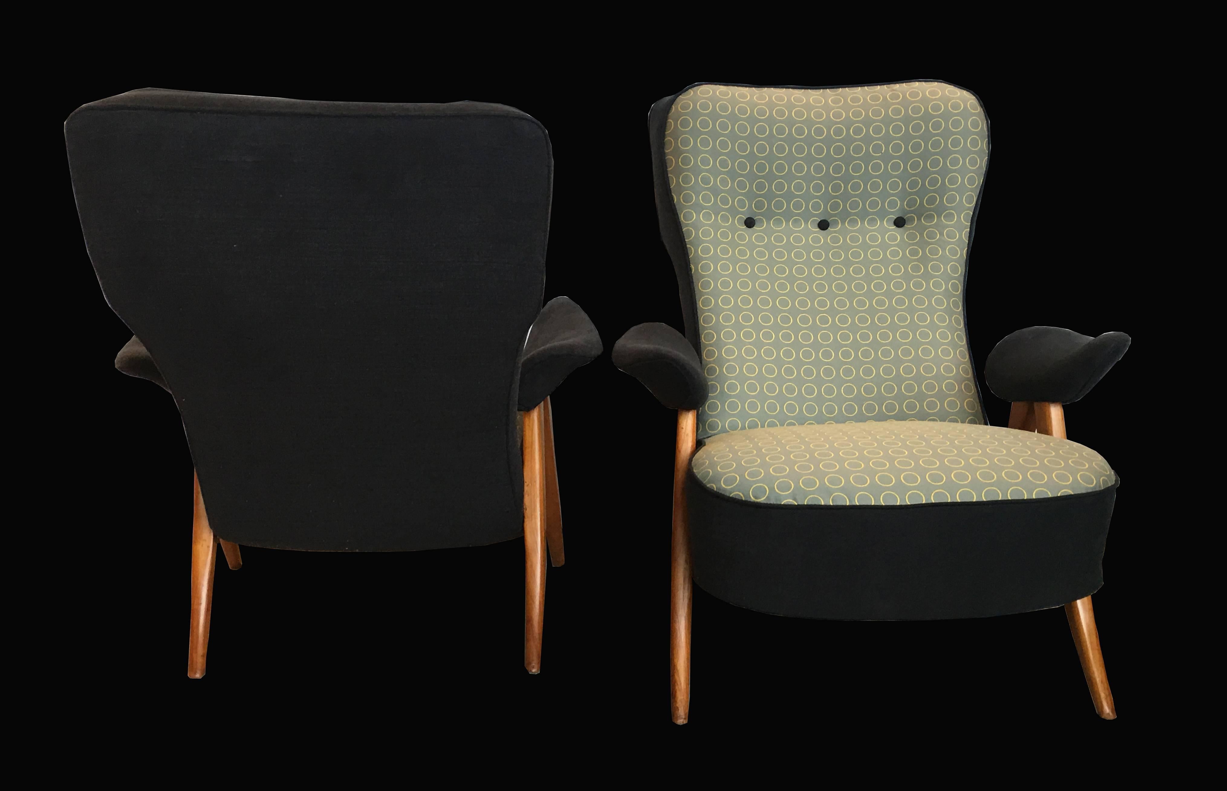 A super cool and comfortable pair of lounge chairs designed by Theo Ruth for Artifort.
These have been completely restored and the fresh upholstery as never been sat on.