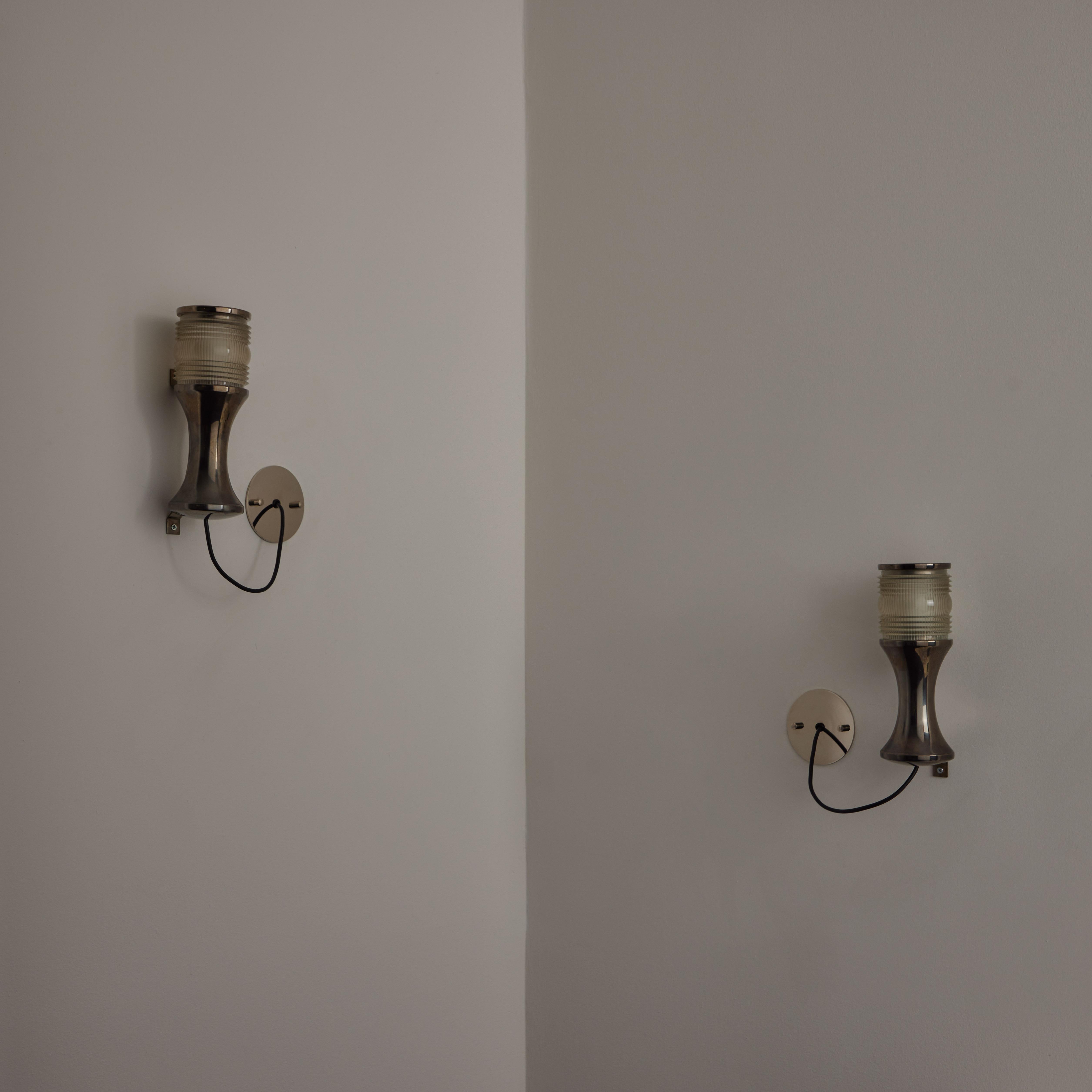 Mid-Century Modern Pair of Model 1123 Sconces by Tito Agnoli for Oluce For Sale