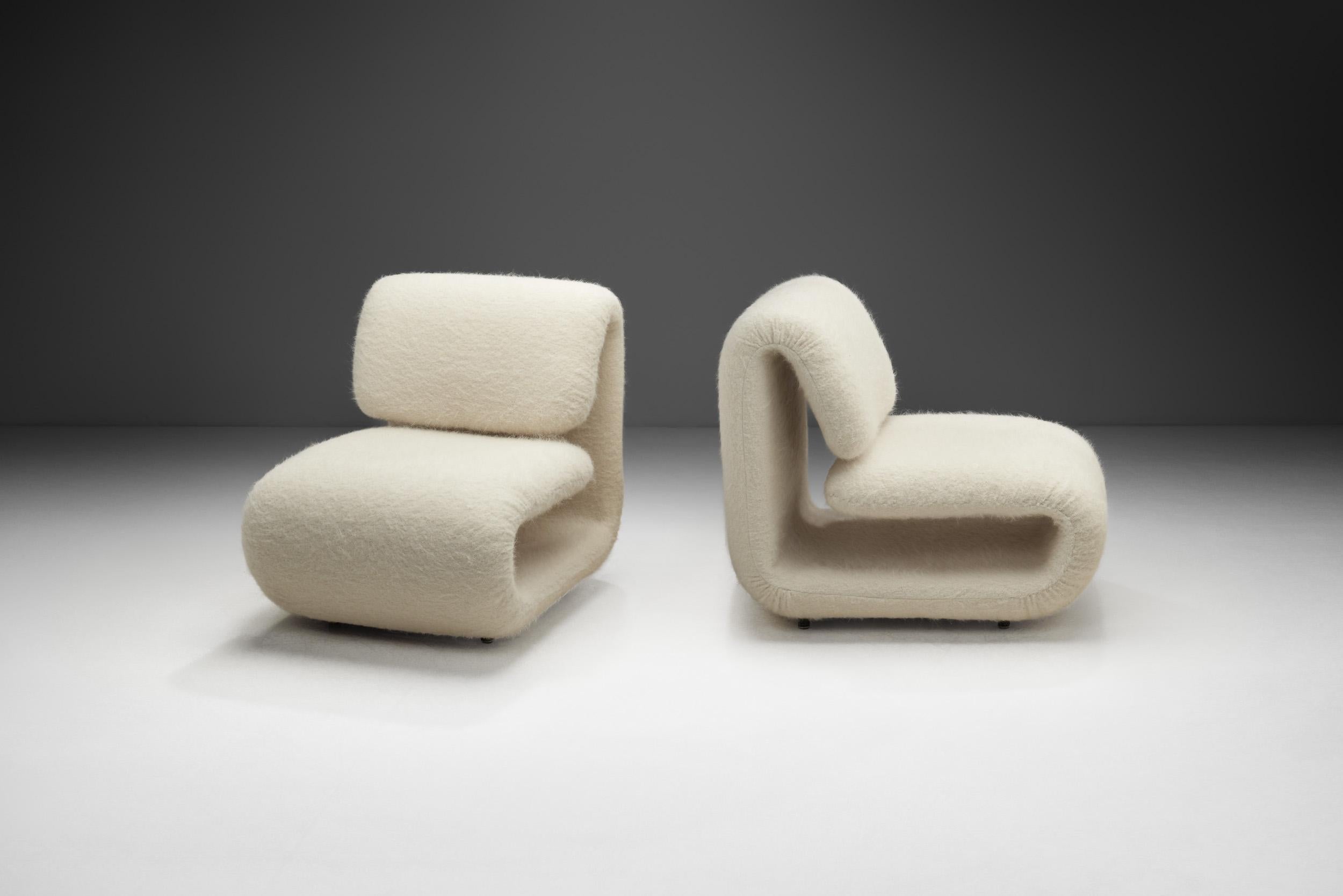 Etienne-Henri Martin was a visionary French designer who left an indelible mark on the industry. These '1500' lounge chairs are one of this most well known designs. Crafted in the 1960s for TFM (Thevenin Fert & Mayet) until 1976, then Mangau-Atal