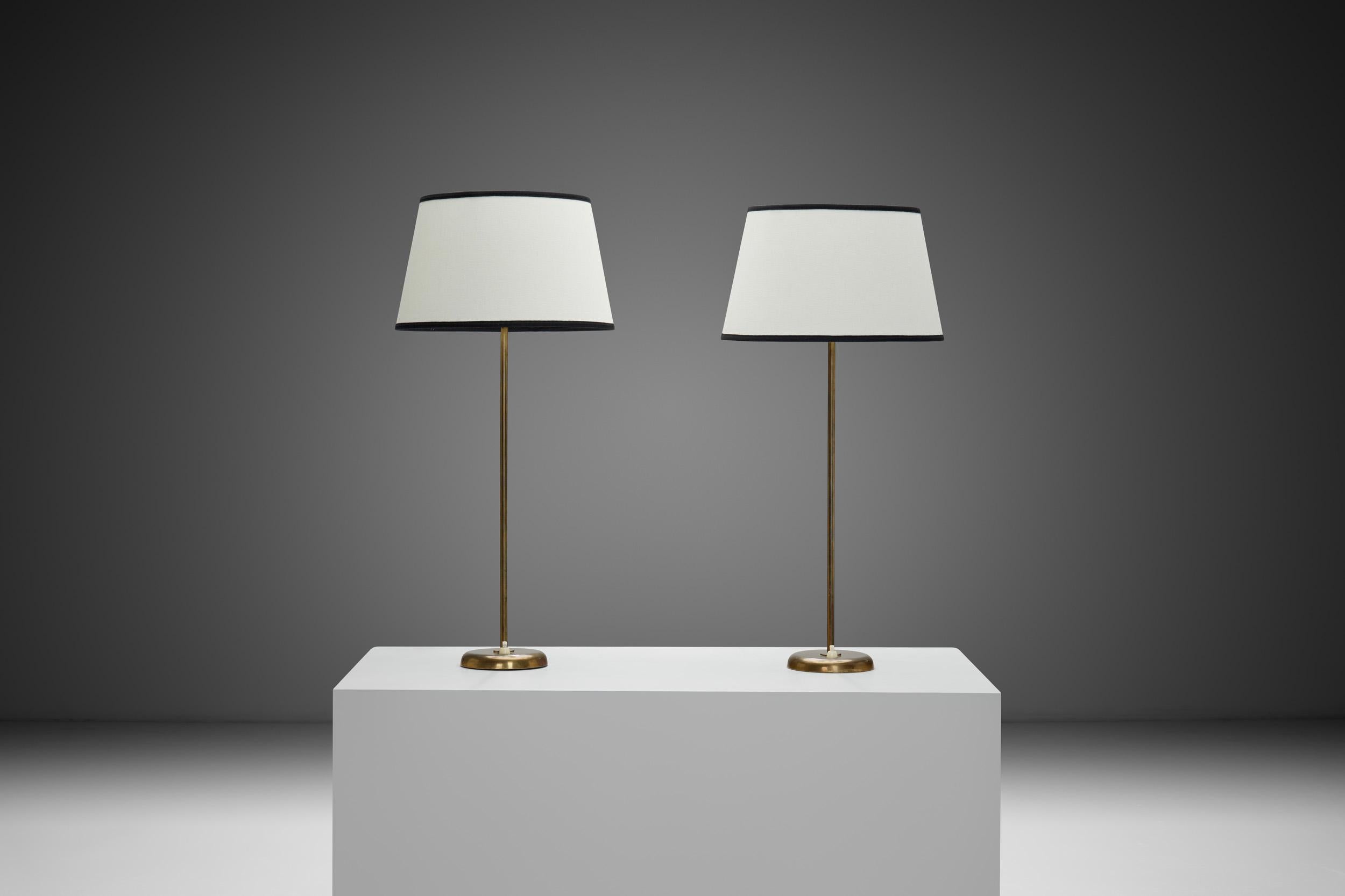 Scandinavo moderno Pair of Model 