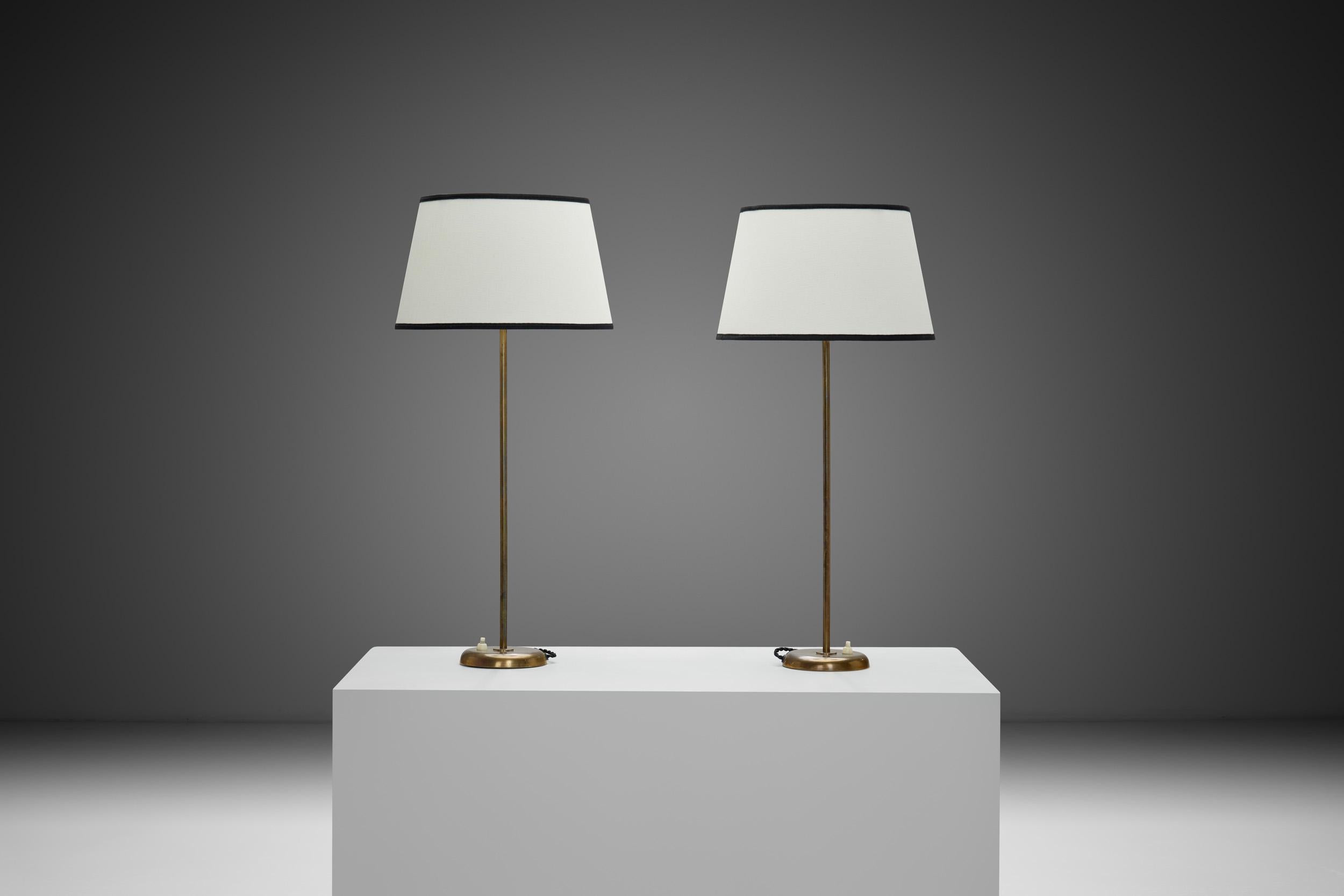 Metà XX secolo Pair of Model 