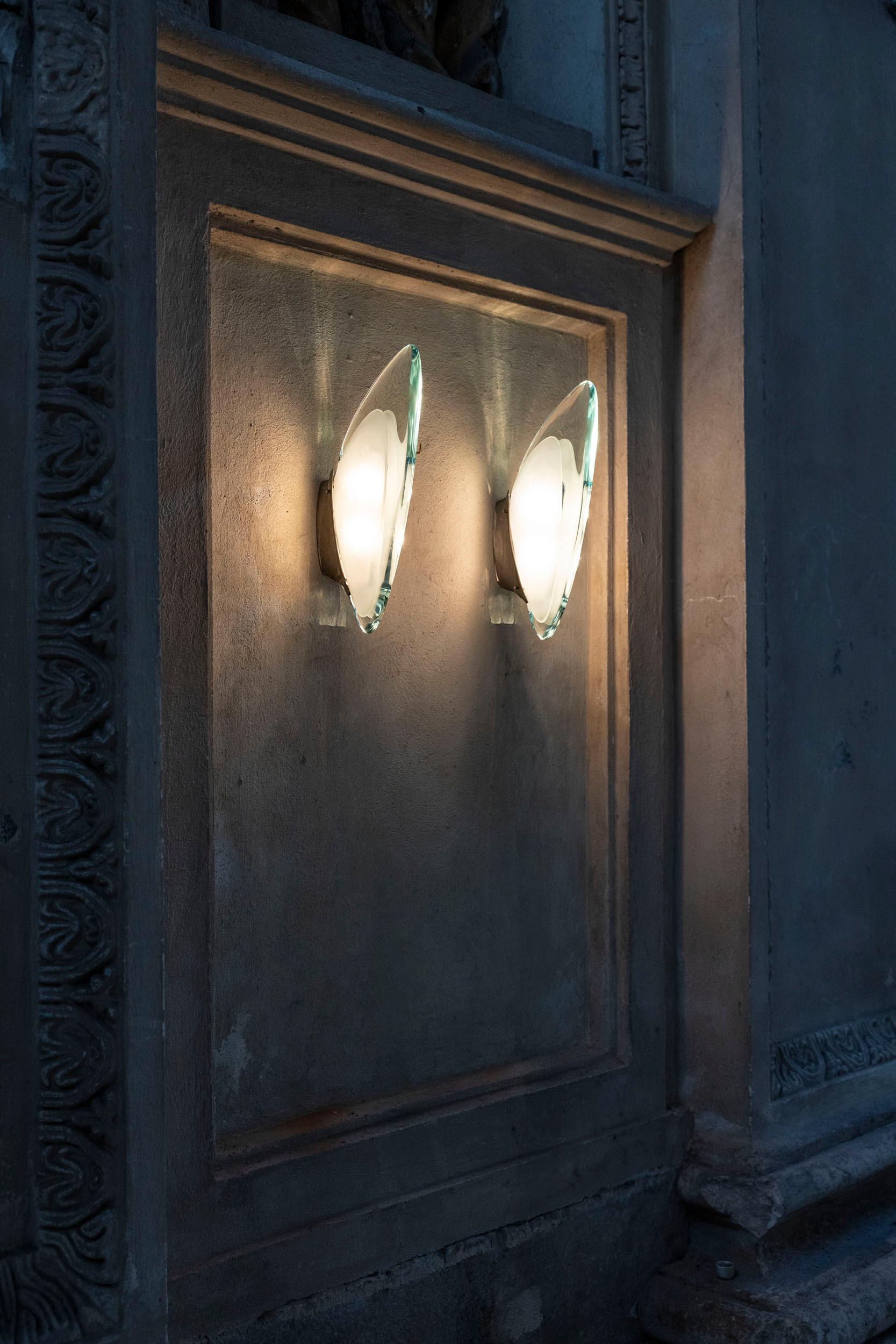 Mid-Century Modern Paire de lampes murales Model 1552 par Max Ingrand pour Fontana Arte, Italie, années 1950 en vente