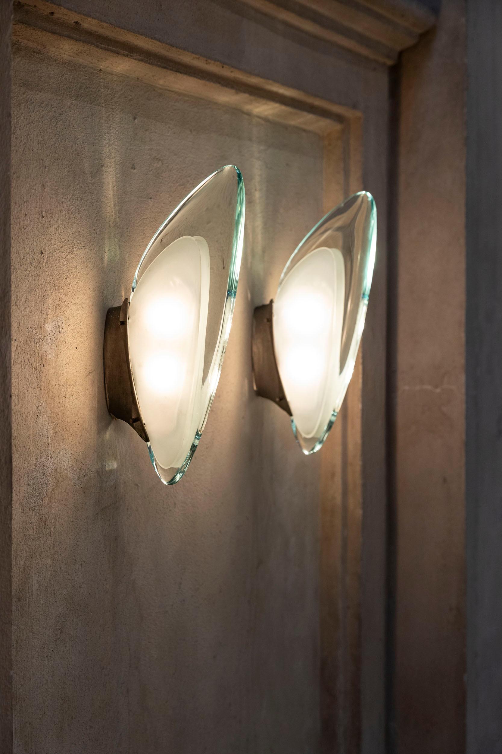 Paire de lampes murales Model 1552 par Max Ingrand pour Fontana Arte, Italie, années 1950 Excellent état - En vente à Piacenza, Italy