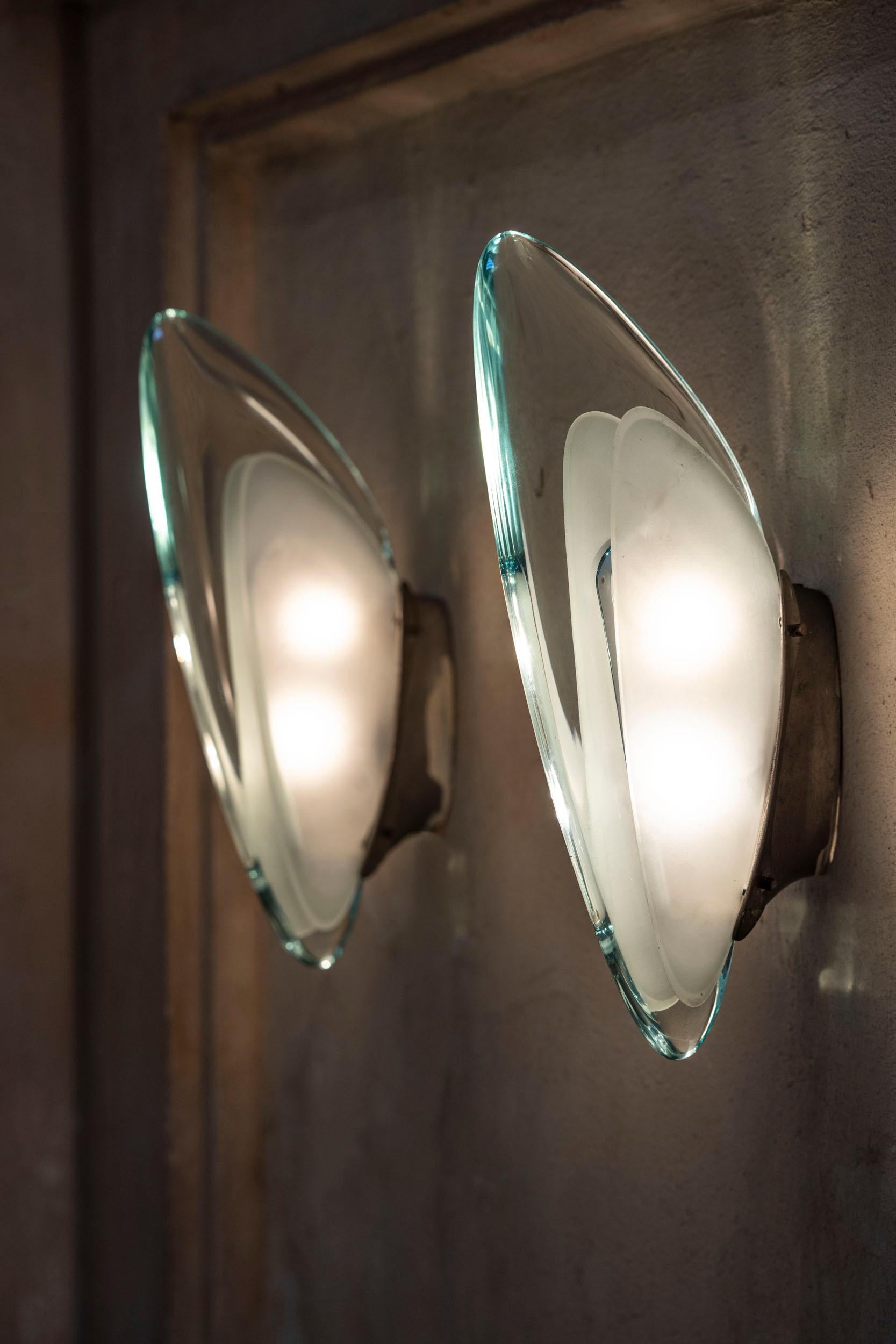 Milieu du XXe siècle Paire de lampes murales Model 1552 par Max Ingrand pour Fontana Arte, Italie, années 1950 en vente