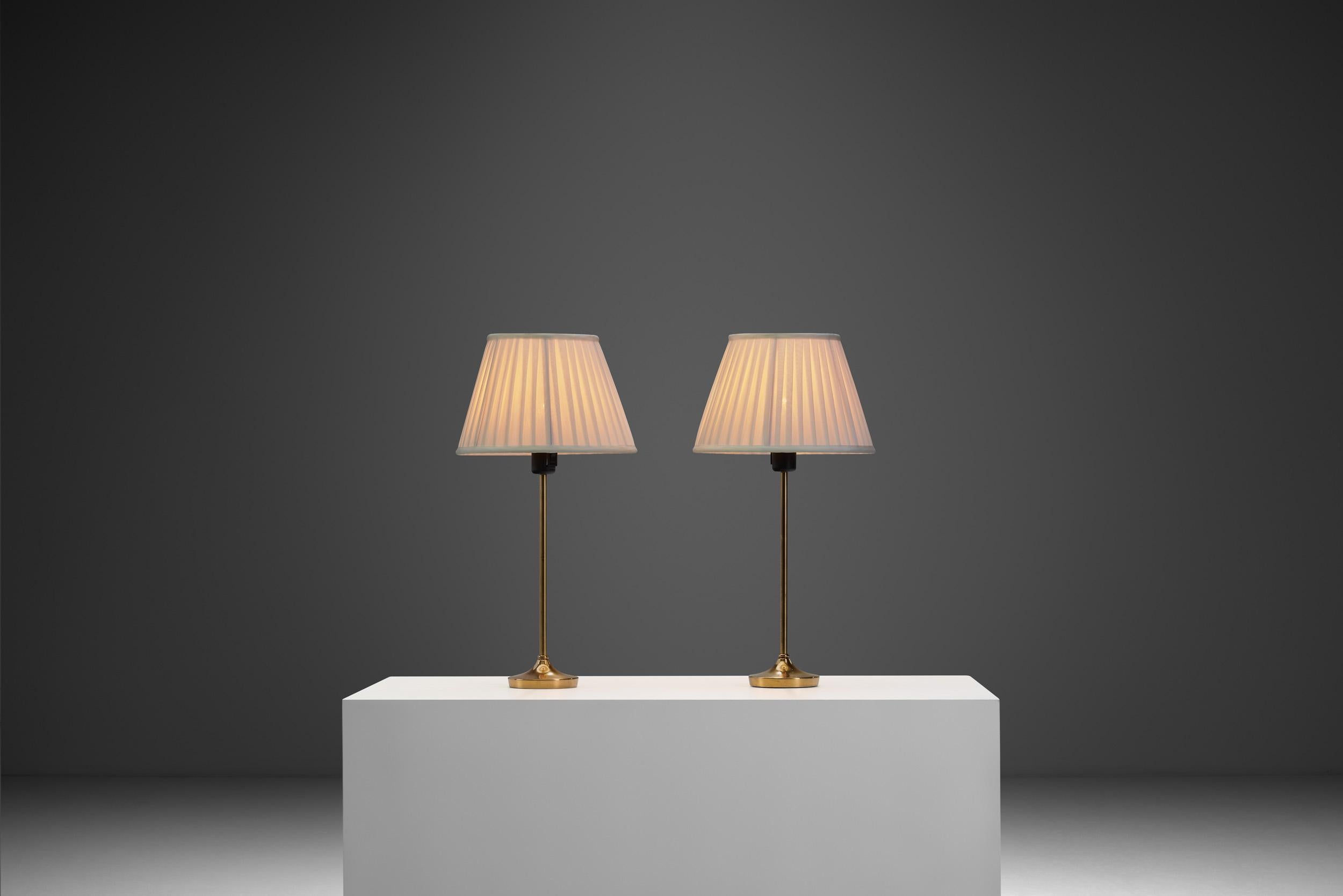 The twentieth century emerged as a golden era where linear forms seamlessly intertwined with function, giving rise to timeless pieces that continue to captivate contemporary sensibilities. One such enchanting design from this era is this graceful