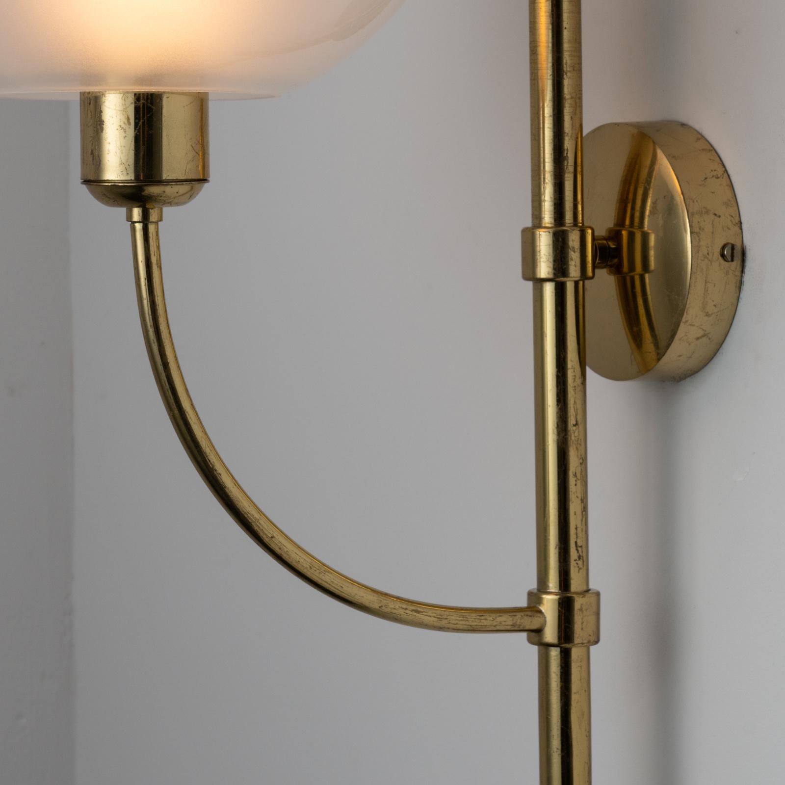 Italian Model 160 'Lyndon' Sconces by Vico Magistretti for Oluce For Sale