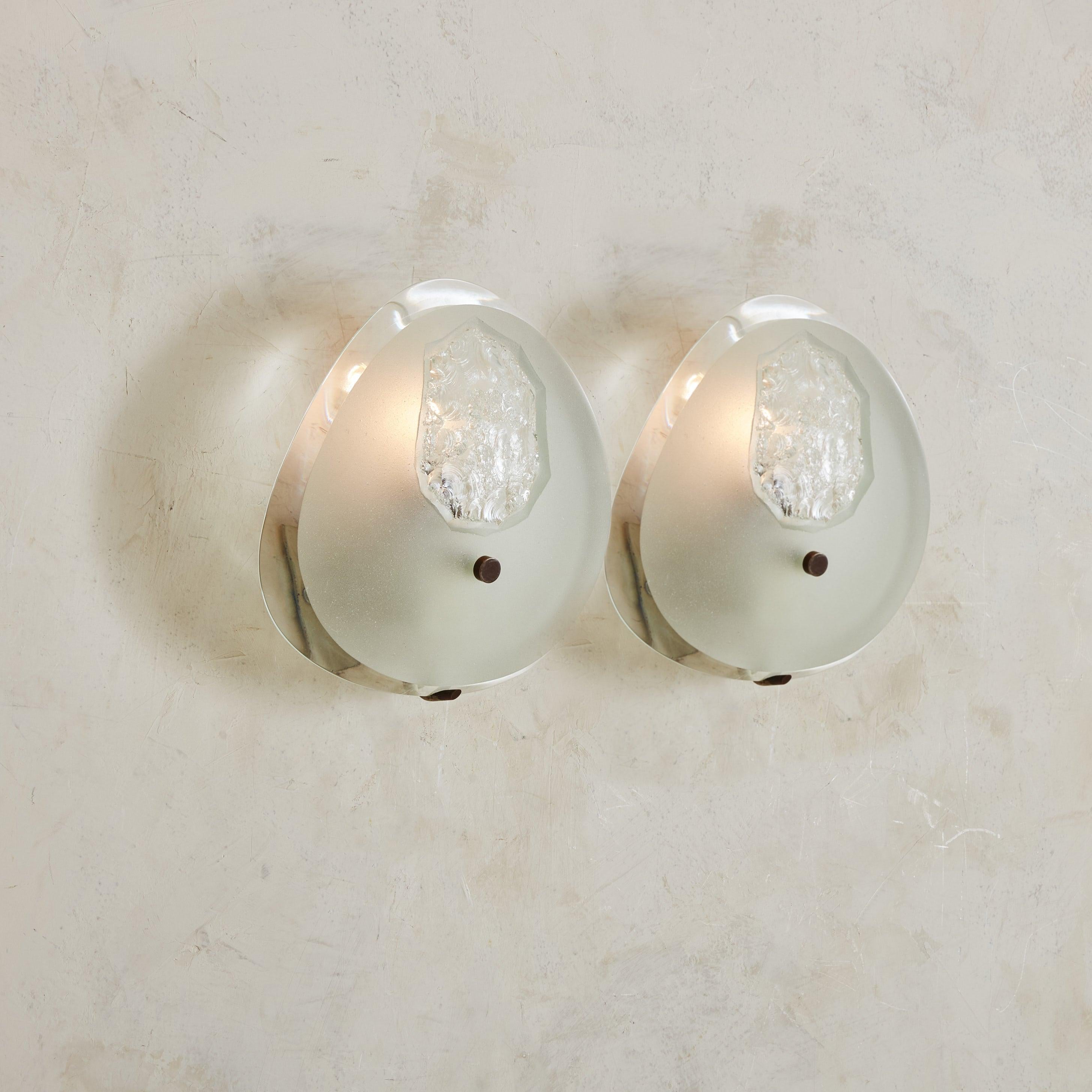 Mid-Century Modern Pair of ‘Model 1944’ Frosted Glass Sconces by Max Ingrand for Fontana Arte For Sale