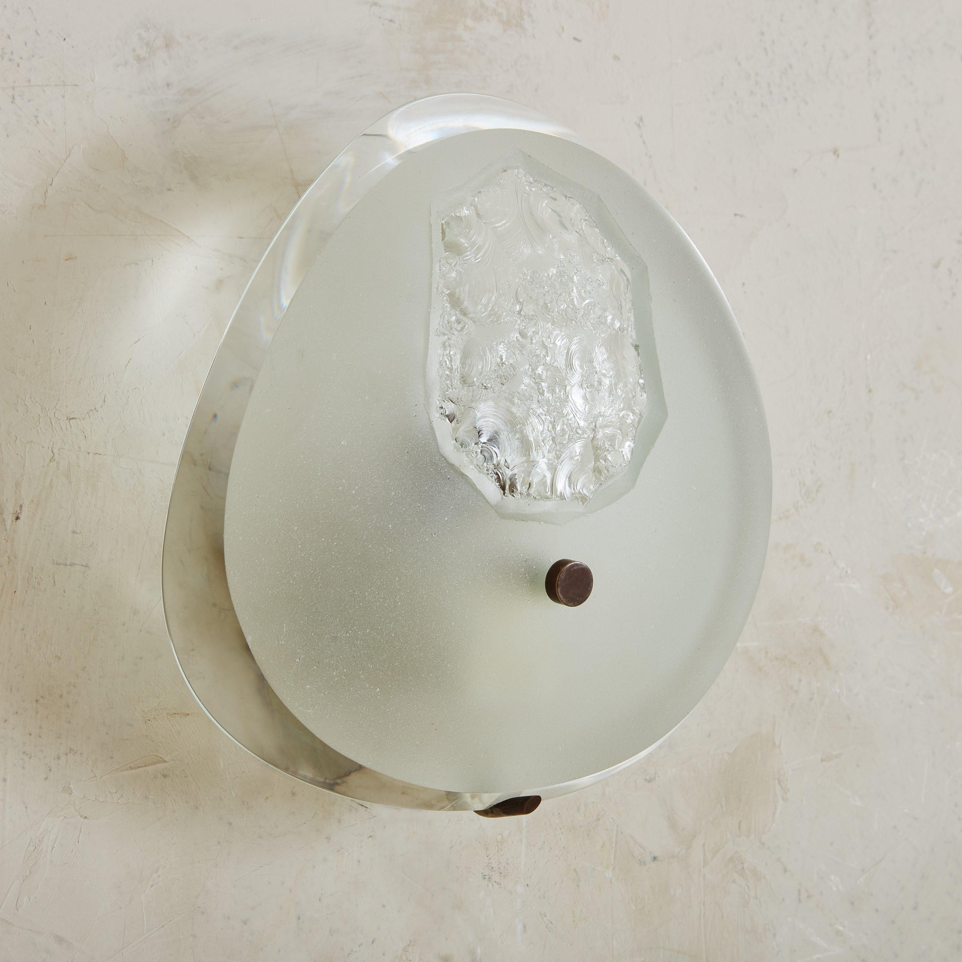 Pair of ‘Model 1944’ Frosted Glass Sconces by Max Ingrand for Fontana Arte In Good Condition For Sale In Chicago, IL