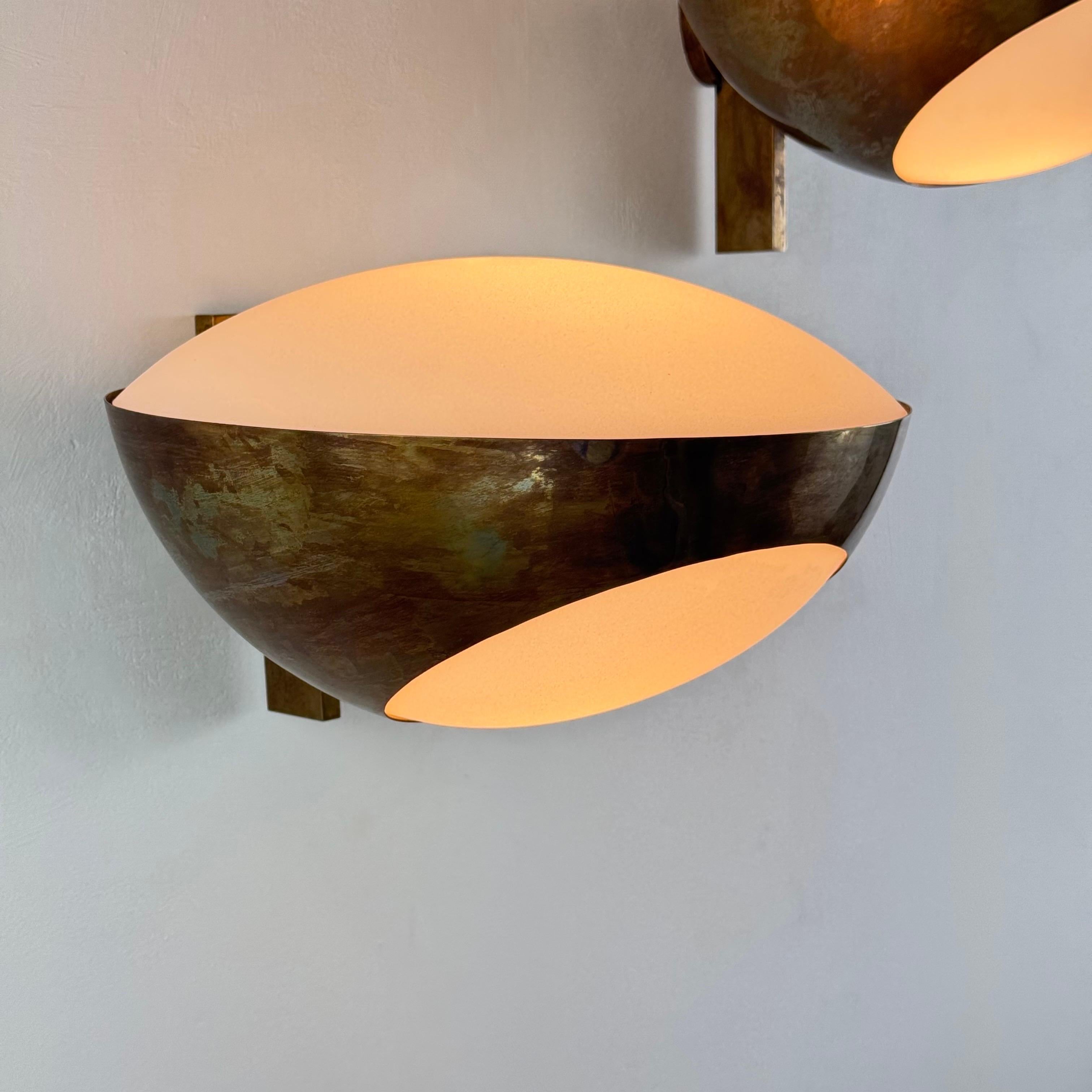 Paire d'appliques en laiton Model No 1963 de Max Ingrand pour Fontana Arte, années 1960 Bon état - En vente à Bagnolo Mella, Brescia