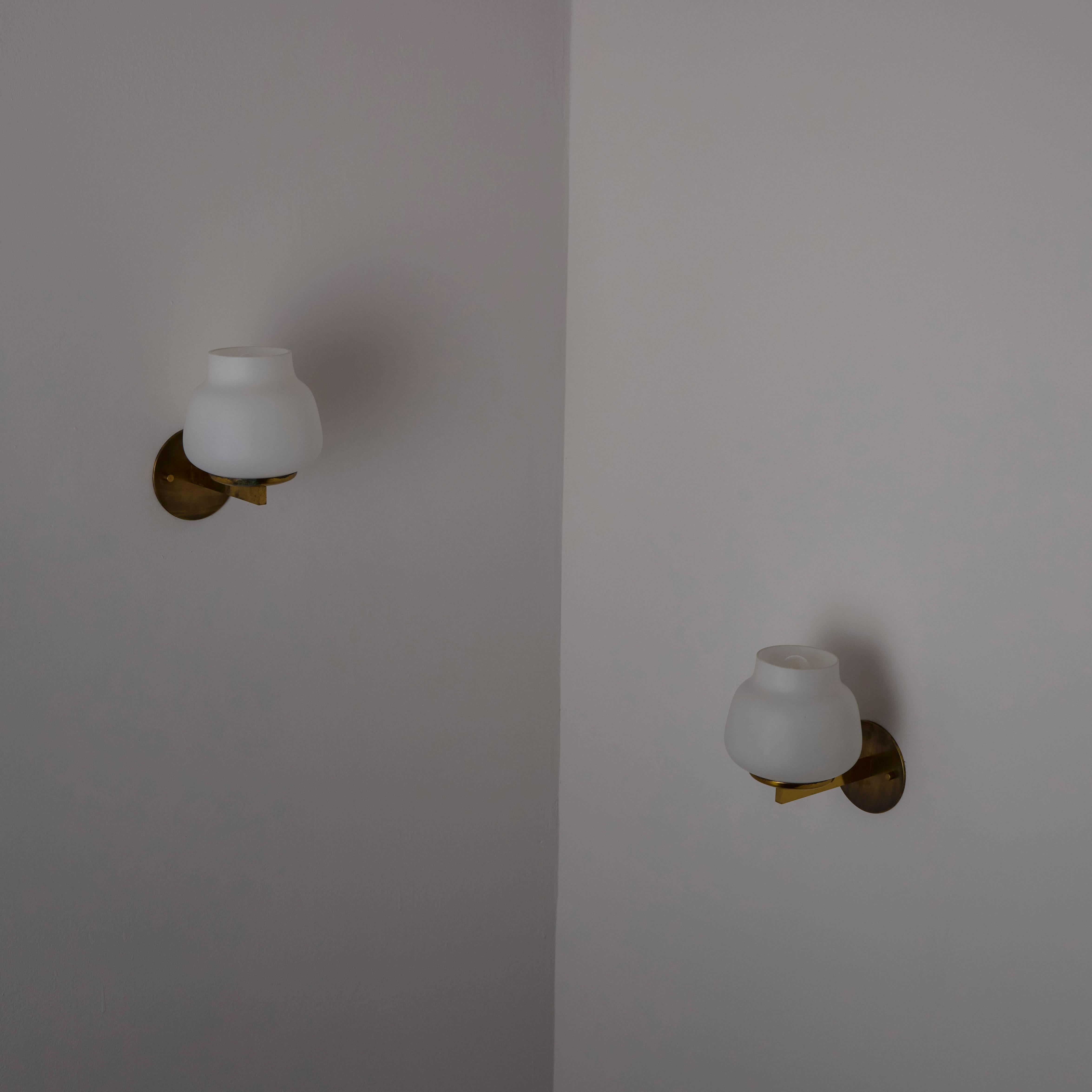 Pair of model 2078 Sconces by Pierre Disderot en venta 3